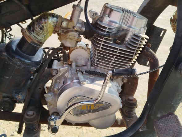 السلام عليكم ستوته همر للبيع اوراق 2017 محرك مامفتوح توه شاده سعر مليون و400وبيها مجال مكاني بني منصور رقم واساب ***********
