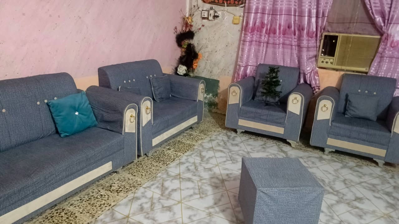 تخم قنفات عشر مقاعد مستخدم
مع طبله وصطيه العنوان ناصريه 
السعر  100 قفل تصال(***********)📞
