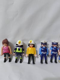 شخصيات بلايموبيل • ١٥ قطعة • توصيل مجاني