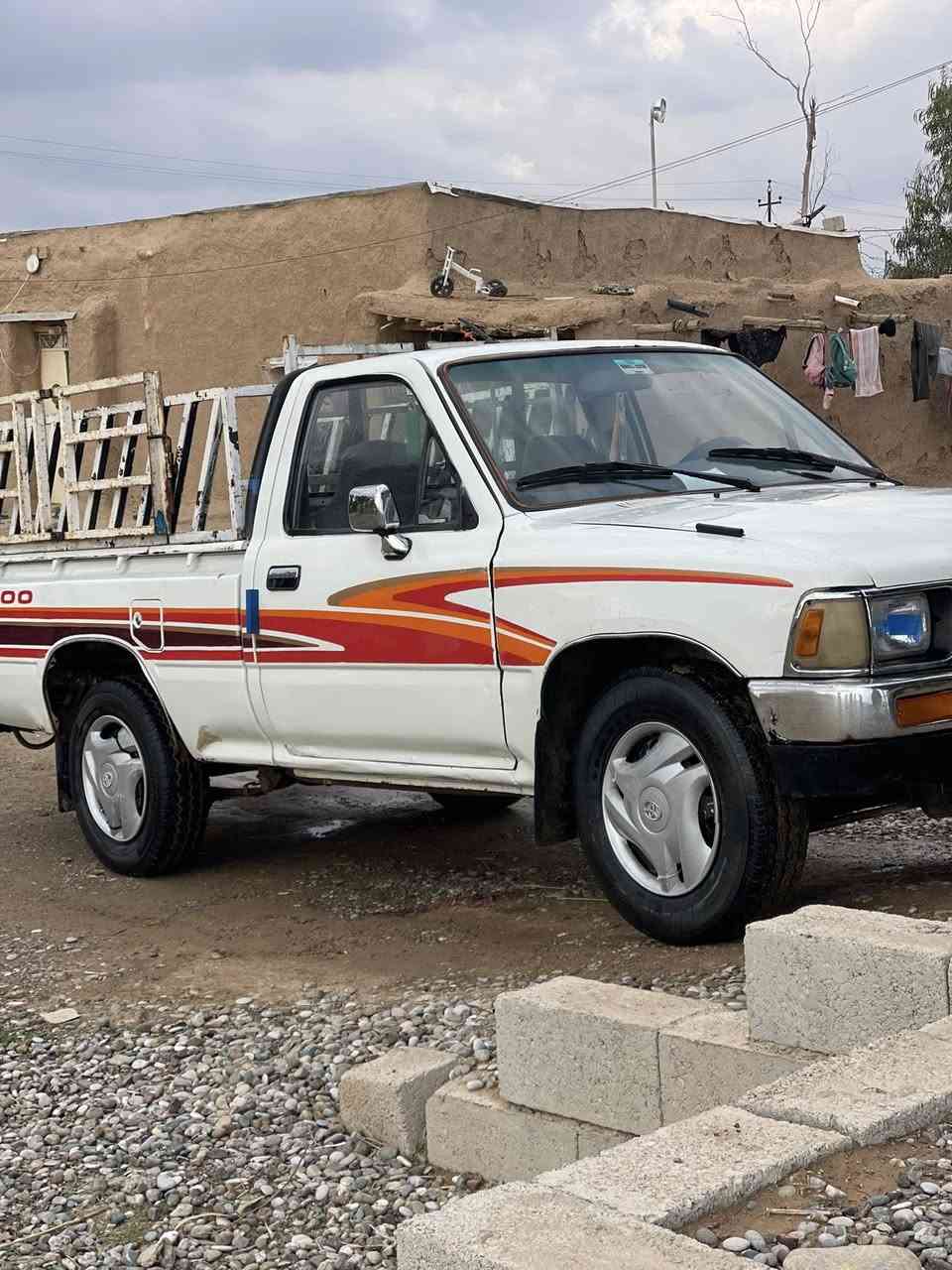 سلام وعليكم للبيع بيكم 1992 عميه بس تدفئه كير شرط محرك بيه تنقيص رقم كركوك الماني سنويه منتهيه دفتر بانزين بيها تايرات نص عمر كهربائيات كلها شغاله بيها باب السكن بيه معجون والباقي خاليه من المعجون سياره حلوه وجاعده السعر 46 بيها مجال ملاحضه الجنج مو وياها المكان قضاء الحويجه للاتصال ***********
