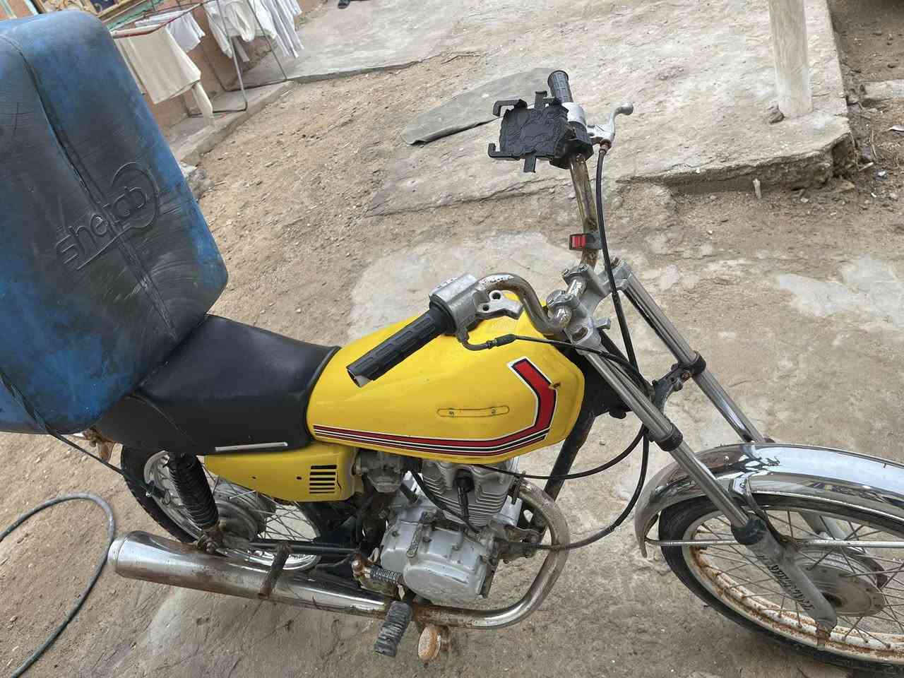 دراجه ايراني ادوات 
السعر 275 
هيه ول صندوك وياها 
ملاحضه تاير كدامً بنجر 
***********
