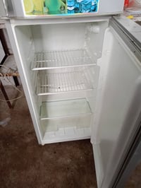 ثلاجة • سادة • شغاله