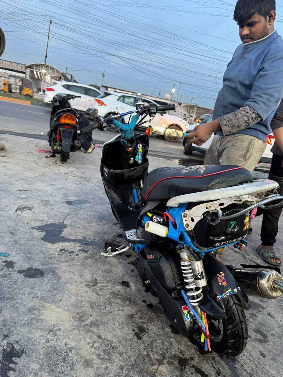 السلام عليكم عدلهً ناشفه مكينهً رمبههه بيها وياله اصليه وبيها صالنصه اصليه وصدر ودبل خلفي وكشن اصلي وشيال فراك وزوج قطرات وملاقط دراجه ناعمه وخرسه سعرها ٦٥٠ بيها مجال مكاني حي اور بغداد رقمي ***********
