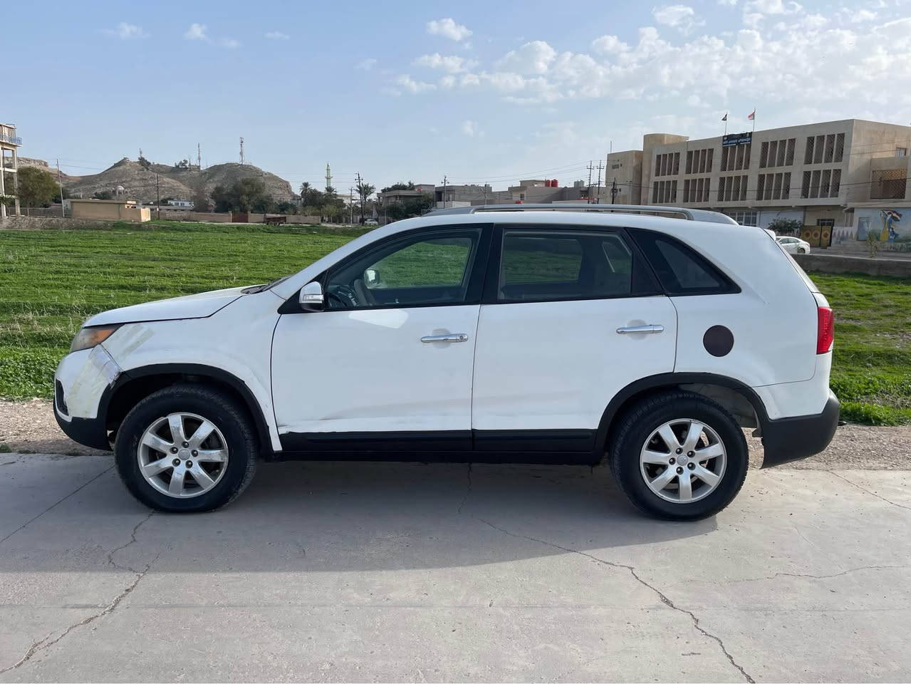 كياى سؤرينتؤ مؤديل ٢٠١٢ گيرو مةگينة بةشةره ت و تةقةو ره قة بةشةره ت و تةبريد ساردو گةرمة بةشةره ت و چوارتاى لوك لةژيريتى و ناوه زه رده و ئاوينة ئيشرات و سؤكان ڤؤليؤمة 
سةياره كة ساغ و بنزينة و سقفةى وه ك شووشة و لاشةى وه ك شووشة 
سعره ى ٥٧وه ره قة 
*********** كيفري, ديالى
