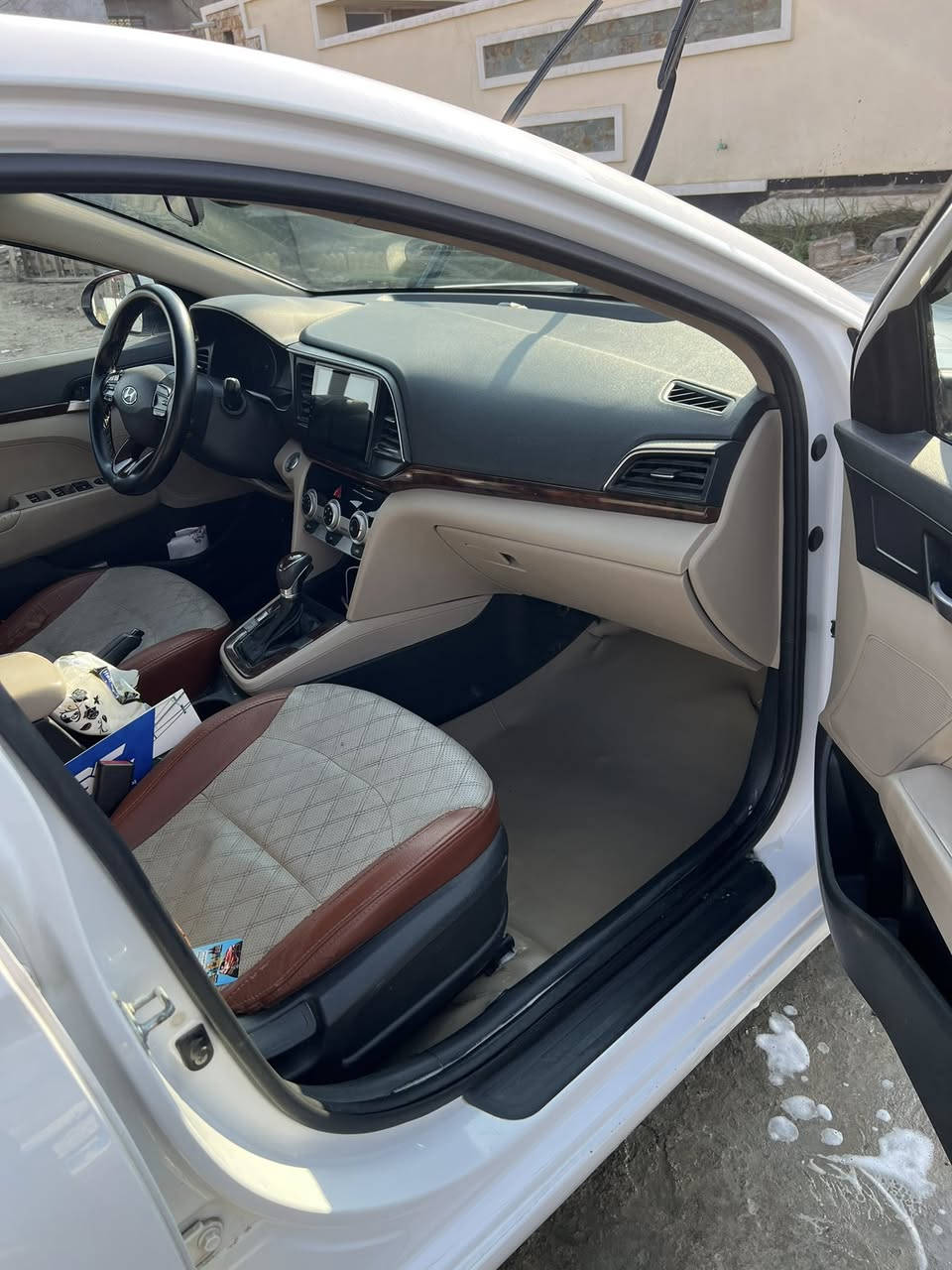 السلام عليكم للبيع النترا موديل ١٩ شكل ال ٢٠ خلجي مفوله السياره بصمه محرك ٢٠٠٠ دوش السعر ١٦٠ وبيه مجال العنوان بغداد ابو غريب ***********
