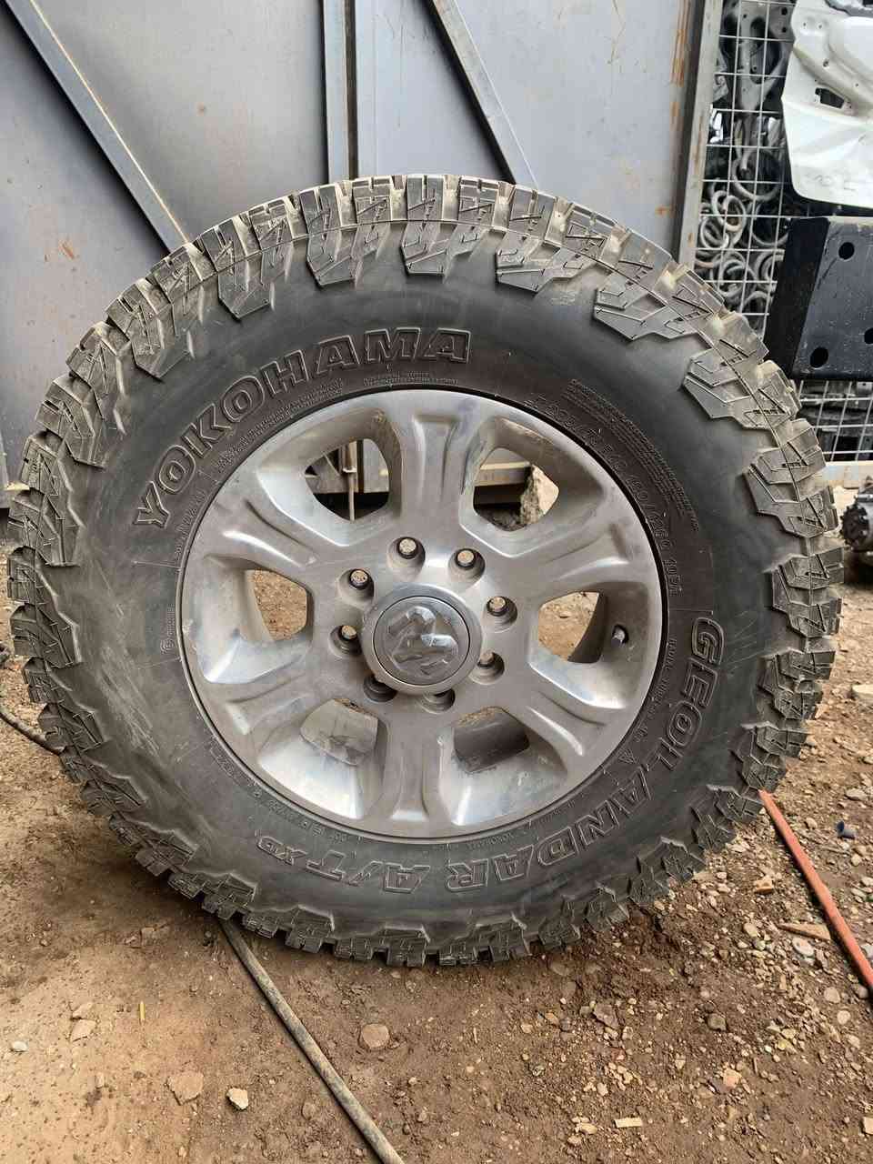 ويل كب مع طخم تاير دوج رام فحل ٨ برغي نسبه النظافه ٩٥٪؜ للمعلومات ***********
