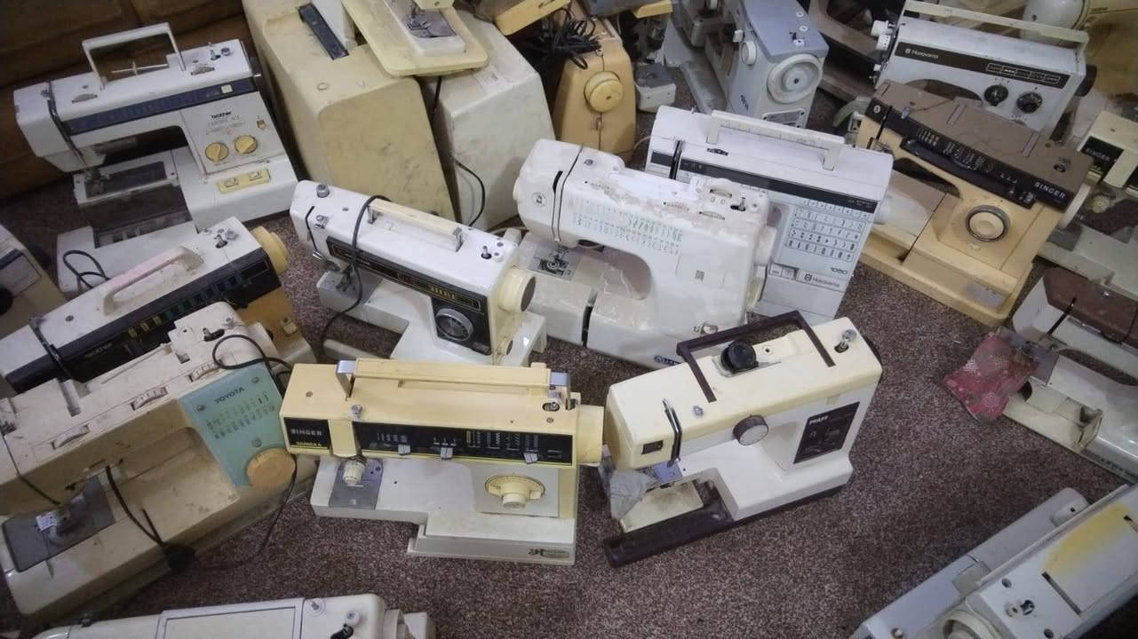 عدد 90 باله اخذتهم وي باله الأجهزه الاوروبيه للبيع الكمية كاملة بسعر مناسب اريد افرغ مكان عندي بضاعة جايه.
اجه وياهن كارتون كبيره بيه ملحقات وايرات ودواسات وغيرها ماأعرف بالضبط
*********** واتساب
