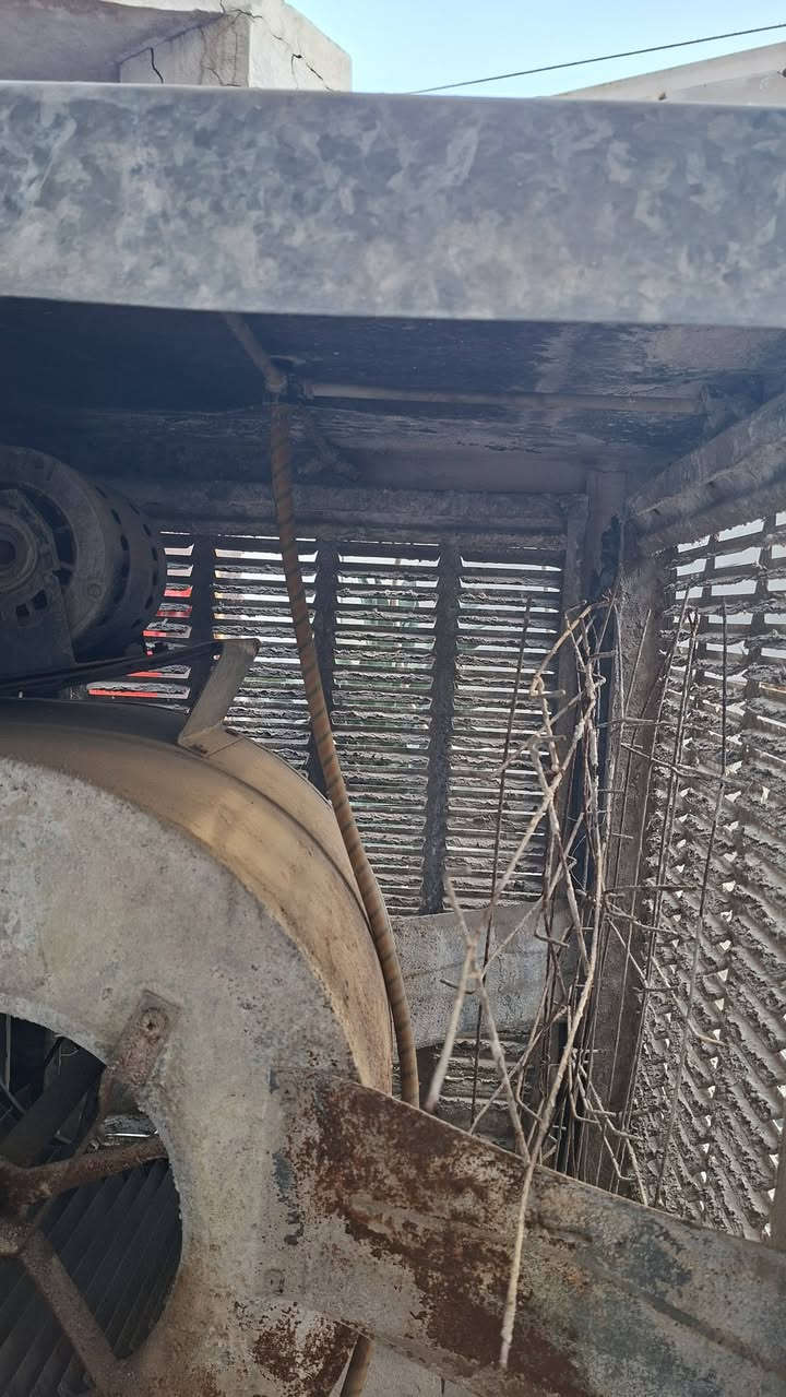 سلام عليكم مبرده هلال نضيفه كلش ماطور مالتهة طلع شواعط ابيع كشر اني خطاس شغال وكامله مكمله وتضيف وشرط ولا زرف ولا شي مكاني بغداد الزعفرانية السعر60 وبيهة مجال رقم الهاتف ***********
