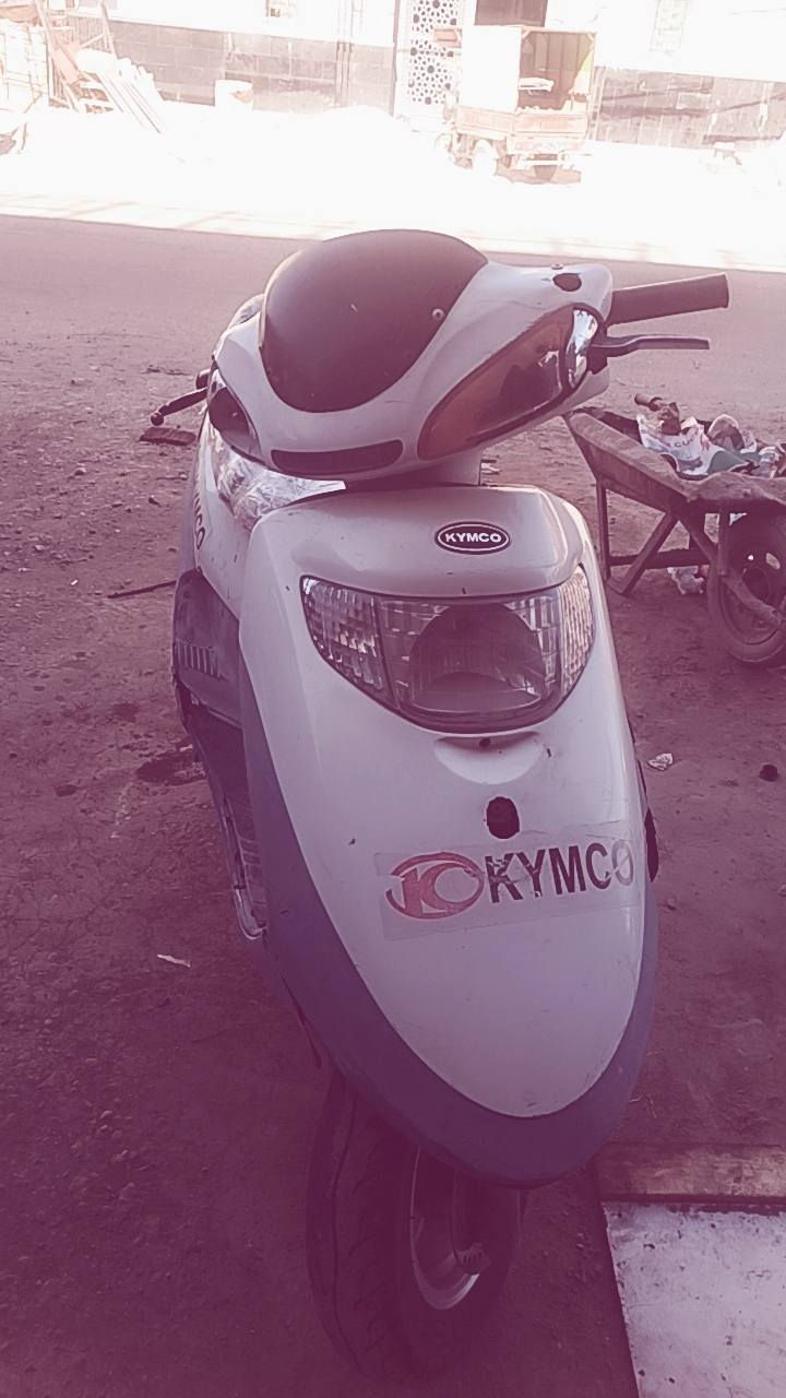 اسلام عليكم من رخصة الادمن
دراجة كامكو  150 للبيع 
دراجه حلوه وعمليه وقتصاديه
لدراجه عوزهة ترتيبات بصيطه تنضيف لبستم ولكابريتر تصير بطله وعوزهة كفرات وباقي لتفاصيل شوفت عينكم وموضح بل فيديو لدراجه خير من الله وليريد هلة بي يراسل خاص او عل رقمي رحمه لوالديكم لمو شراي لا يراسلني *********** بي واتساب
