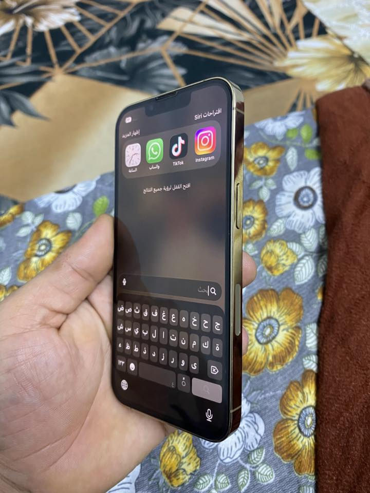 سلام عليكم ايفون 13 برو فقط جهاز نضيف مثل ما موضح بل صوره بطارية 100 صلي من ابل جهاز كارتونه وياي مطابقه جهاز كلش نضيف وهاذ رقمي *********** مكاني بغداد السعر 500 وبي مجال
