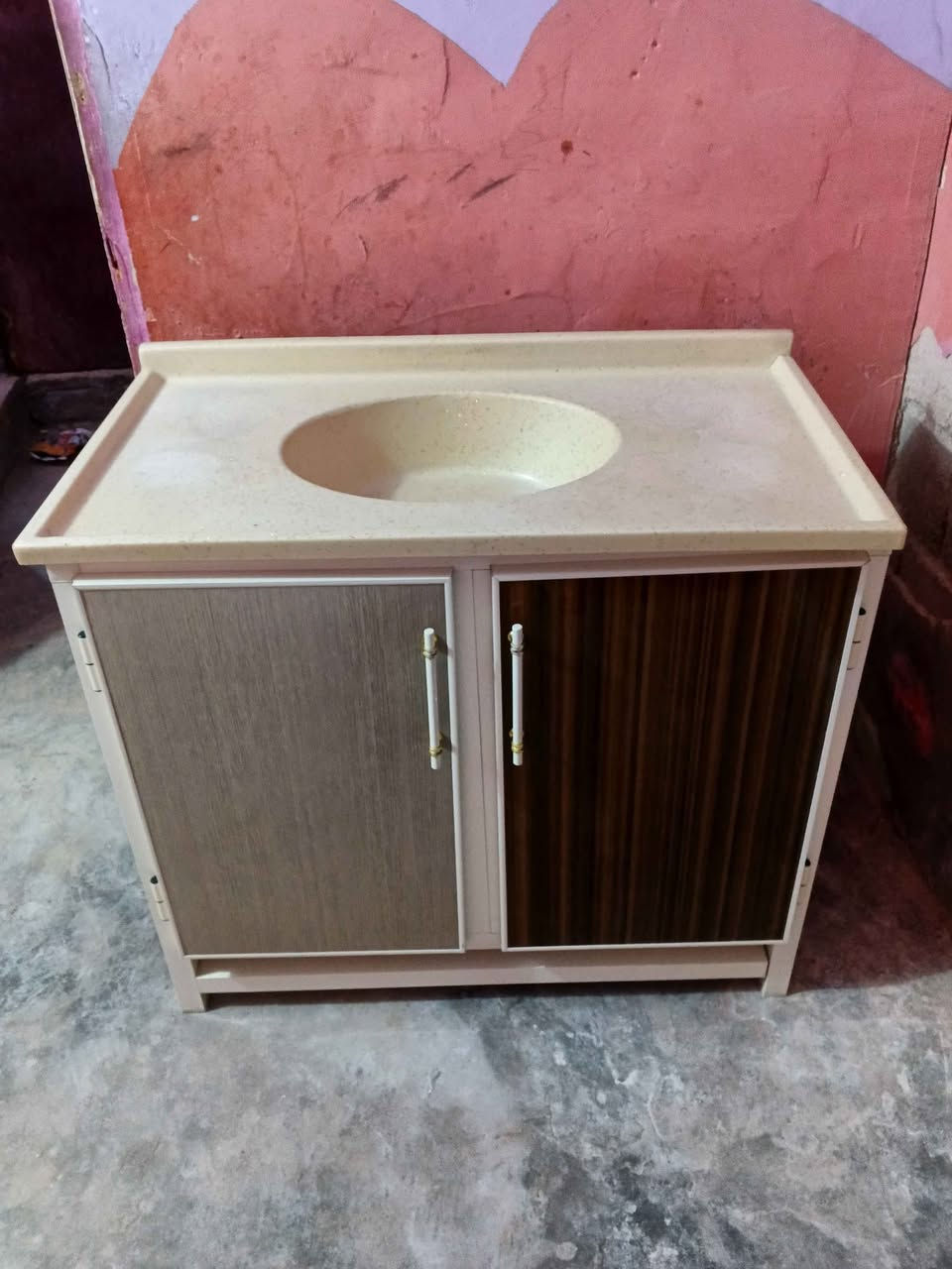 من رخصة الادمنيه المحترمين 
كاونتر مطبخ قياس مرتين والسنك متر شبه جديد للبيع البصرة المطيحه 
الاتصال على الرقم 
*********** البصرة, العراق
