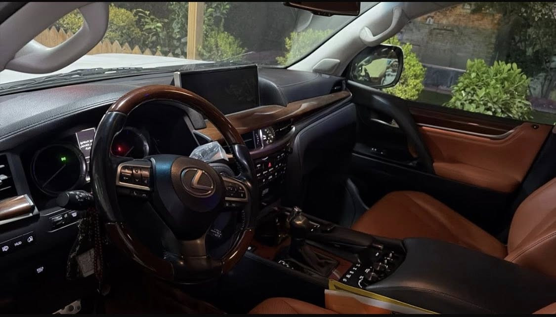 Lexus LX  S  570مكلف بلنشر
بريم اصل 
✅ المواصفات :

الموديل 2021

🛣️العداد 35 km حقيقي من الوكاله عندي 

⚙️ المحرك: 8 سلندر / 5700 CC

🌍 الوارد: خليجي مكفولة عام شامل ✅

🔹 المواصفات:

• جكات هيدروليك متطورة

• بصمة تشغيل + بصمات أبواب

• تشغيل عن بعد

• 5 كامرات + رادارات أمامية / خلفية / جانبية

• كشنات جلد أصلي كهربائية (ذاكرة ميموري + تبريد + تدفئة)

• شاشات خلفية للركاب

• ثلاجة وسطية

• صندوق  كهرباء خلفي

• فور ويل (دفع رباعي)

• سلايت (فتحة سقف)

• لايتات زينون أسود + يَدات نيكل

• تغليف حماية PPF كامل يم ViP ضمان 10سنوات 

•ثلاث شاشات اصلية بلاد مع الموس الأصلي 

• نظام حساسات أمامية وخلفية

• باقي مواصفات S المعروفة ✨

📋 الحالة:

• مكفولة كفالة عامة من البارد والصبغ ✅

• كير، مكينة، كهربائيات، وحدادية كلهن بشرط ✅

📞   ***********اتصال فقط مكلف بل نشر
    رقم السيارة مميز 

بمكان السياره بغداد
