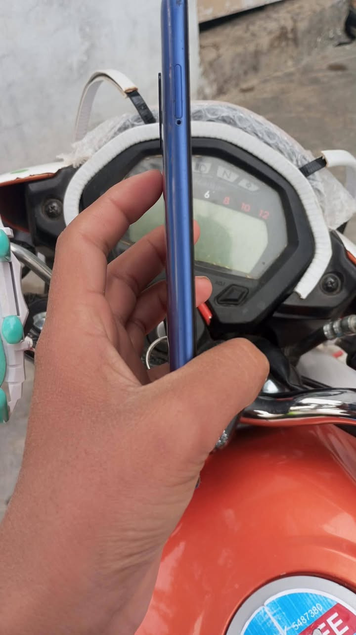 سلام عليكم تليفون A71 للبيع نضيف حيل شحنة زين مبدلة شاشة أصلية سعر ٧٥ او مراوس بايفون ١١ونطي فرق بس كون نضيف ستفسار *********** لتغصرون
