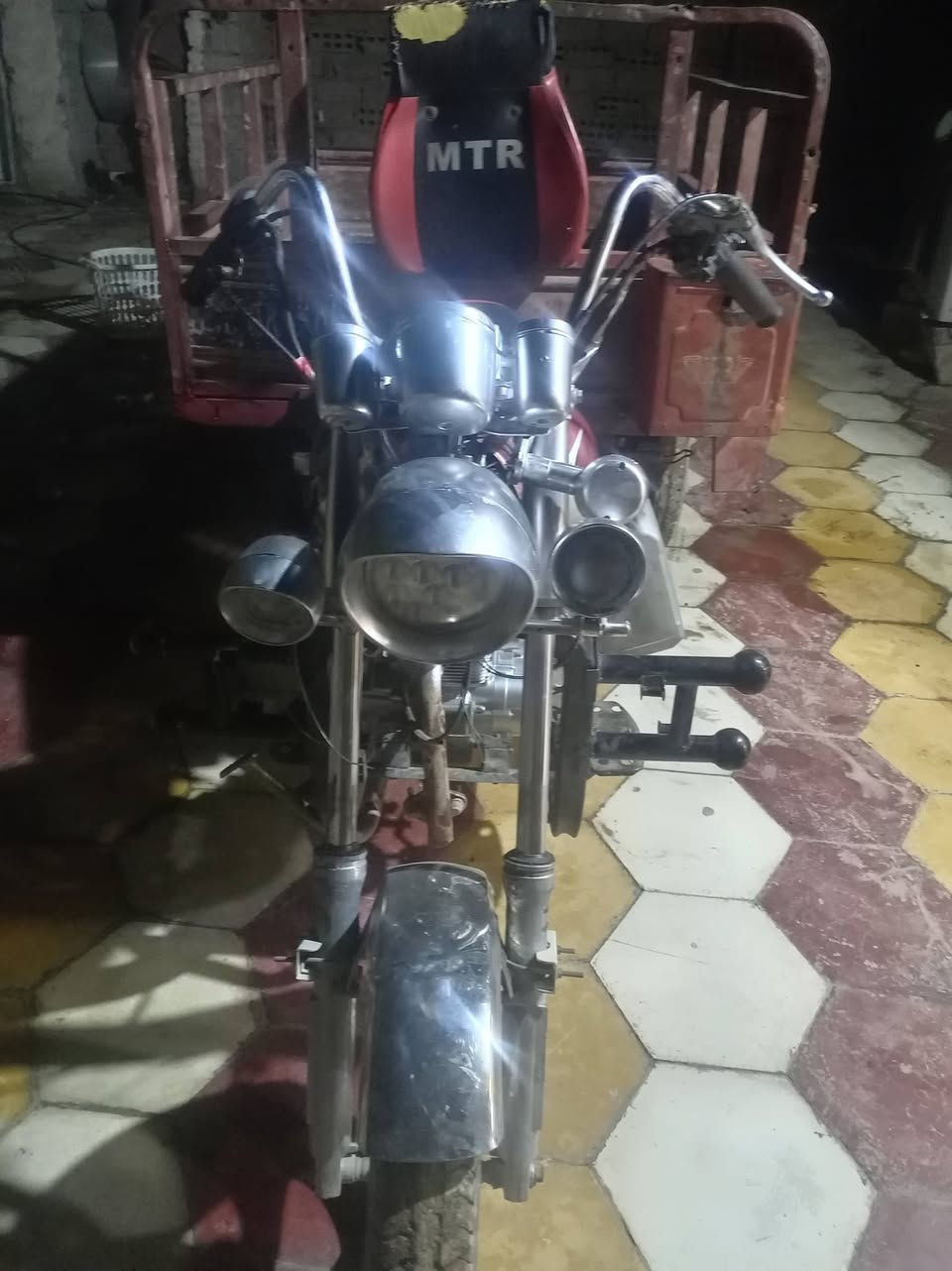 ستوته بمليون وبيه مجال رقمه أسود  رقم الموبايل ***********
