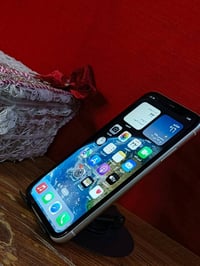 11 عادي بطارية ٦٧ ذاكرة ١٢٨ كلشي شغال فقط شاشة مبدلة نوعية زينة فيس اي...