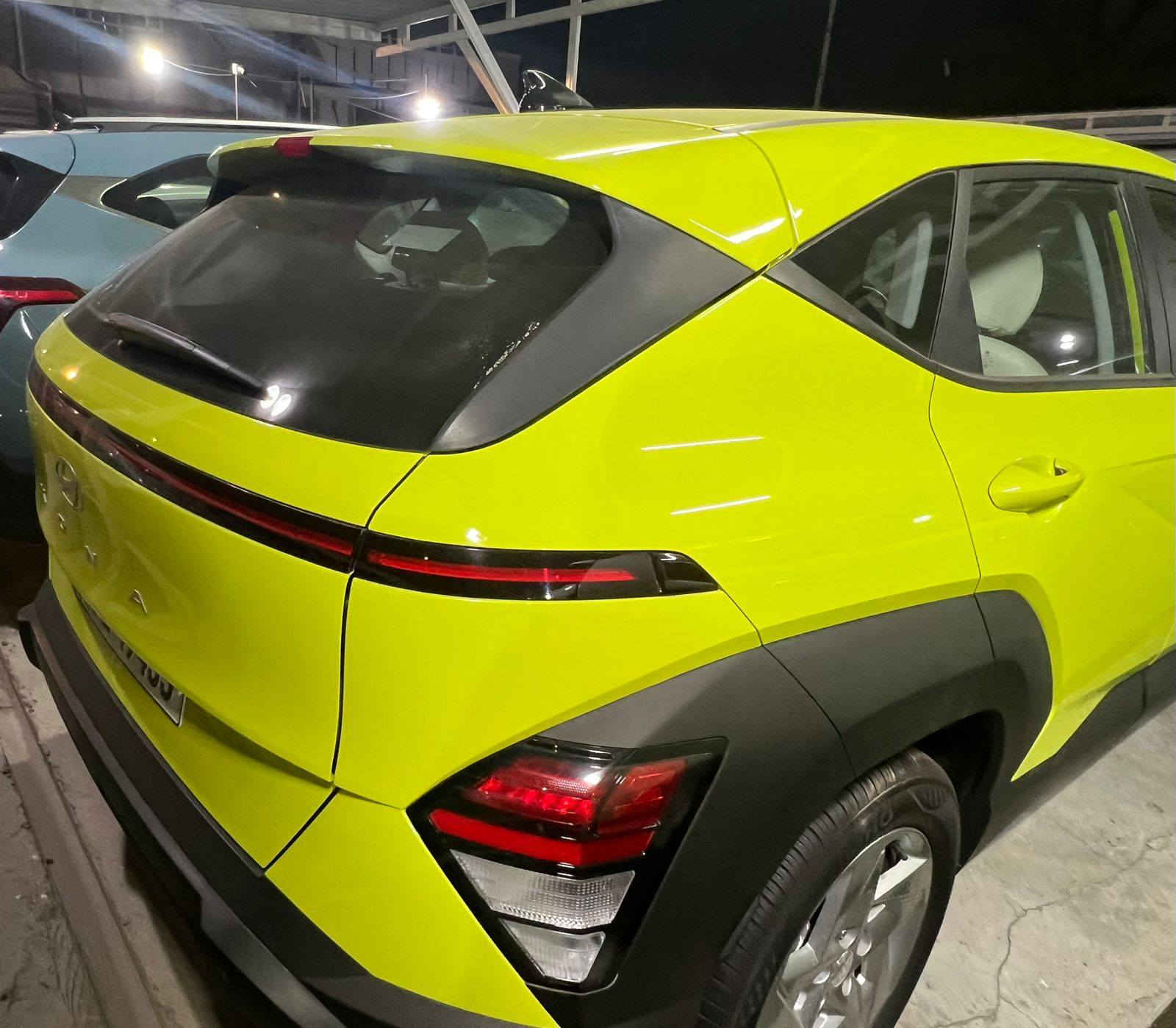 السلام عليكم 
كونا موديل 24 
لون مميز
محرك 2000
بصمه وشاشه متصله 
عداد 1800
حادث تبديل بنيد وصبغ شبر من الجاملغ الايسر
طاك بيه دبل ايرباك استيرن ودشبول
بدون شاصي او لغد فقد شي بسيط بلبرغي مال القاعده مال العقل على كد اصبعين مكان البرغي مغبر بس اللغد والشاثي سليم
السعر 19000 وبيه مجال
الاتصال
***********
السياره موجوده بلعامريه بغداد, العراق
