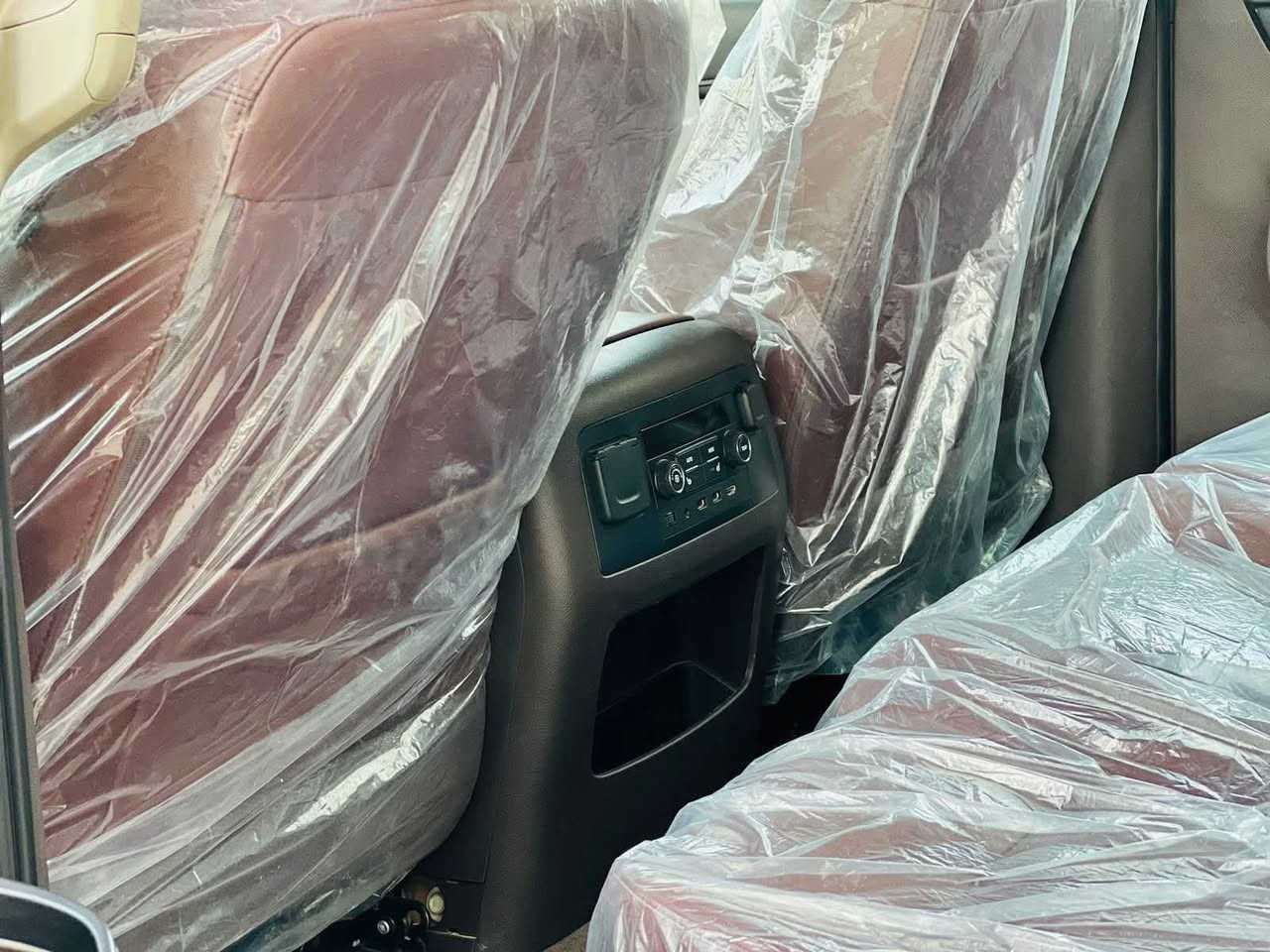 تاهو 2020 بريمير 
وكالة المنصور خليجي
السيارة ماشية  (98الف)
رقم بغداد الجديد بأسمي
مسوي عليها ادامه عامه
المواصفات      
فول مواصفات ١/١
٨سلندر 5300
سلايد(فتحة قمارة)
كراسي جلد اصلي
كراسي اثنين كهرباء
كراسي هزار(عند اقتراب السيارة من اي شي)
كراسي خزن(ميموري)
كراسي(تدفئة+تبريد)
كراسي خلفية كهرباء
كراسي خلفية تدفئة
تبريد خلفي شاشة
شحن الهاتف لاسلكياً
رادار
سائق آلي
كروس سرعة
داتا شو DATA SHOW
خمس بصمات
فول تحكم استيرن(جهتين امامي+جهتين خلفي)
استيرن كهرباء
استيرن تدفئة
شاشة عرض الاعطال
صندوك كهرباء(شفط)
فتح صندوك تلقائيا عن طريق القدم(صندوك جلاق)
نظام السير على الخط
دبل كير(عادي+اوتوماتيك)
دبل حساس(امامي+خلفي)
نظام تحكم بمستوى الضوء الداخلي
مانع تزحلق
پدل كهرباء(تحكم كهربائي بالبريك والبانزين)
نظام فتح الابواب لاسلكياً
فور ويل
شاشة امامية كبيرة اصلية
شاشة خلفية DVD اصلي 
كامرة خلفية 
تشغيل عن بعد
قاصة سرية
اشارة بالمري
مري كهرباء(شفط)
لايت عدسة زنون
لد امامي
سستم_صوت
داتاشو كبيره 
كيجات ديجتال 
موصفات لبريمير بعد معروفه هيه اعلى فئة 
مكان السياره/بغداد السعر 390
رقم صاحب سيارة ***********
