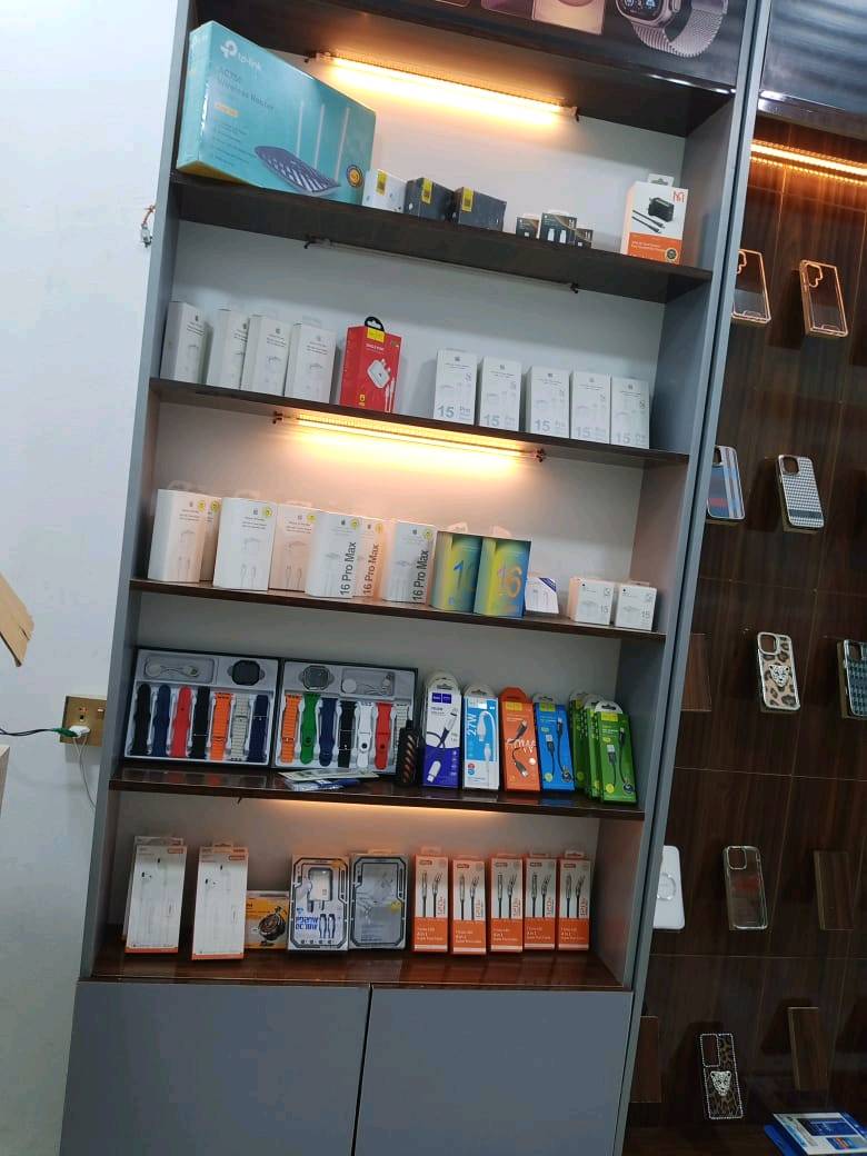 السلام عليكم فاترينات عدد 3 للبيع جدد نضيفات  استخدام شهرين فقط 
المكان بعقوبه كنعان 
