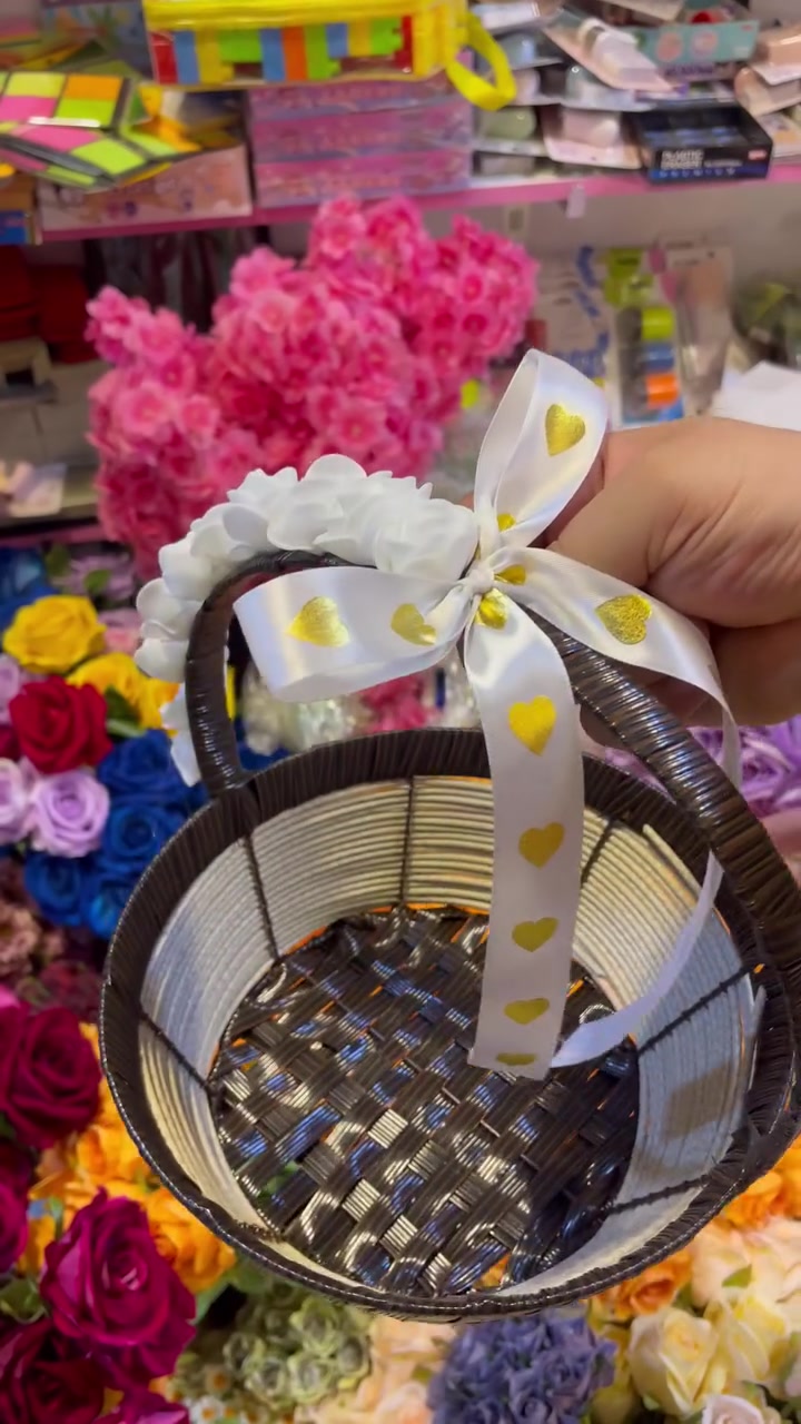 خليك مميز واهدي من تحب اجمل بوكيهات الورد الطبيعي🌹 ♥️
متوفر دفع  ماستر او رصيد اسياعنوان  ميسان/قطاع 28شارع السوك مجاور مجمع محمد الموسوي يوجد لديناخدمه توصيل 🚕 رقم الهاتف طلب السريع ***********
