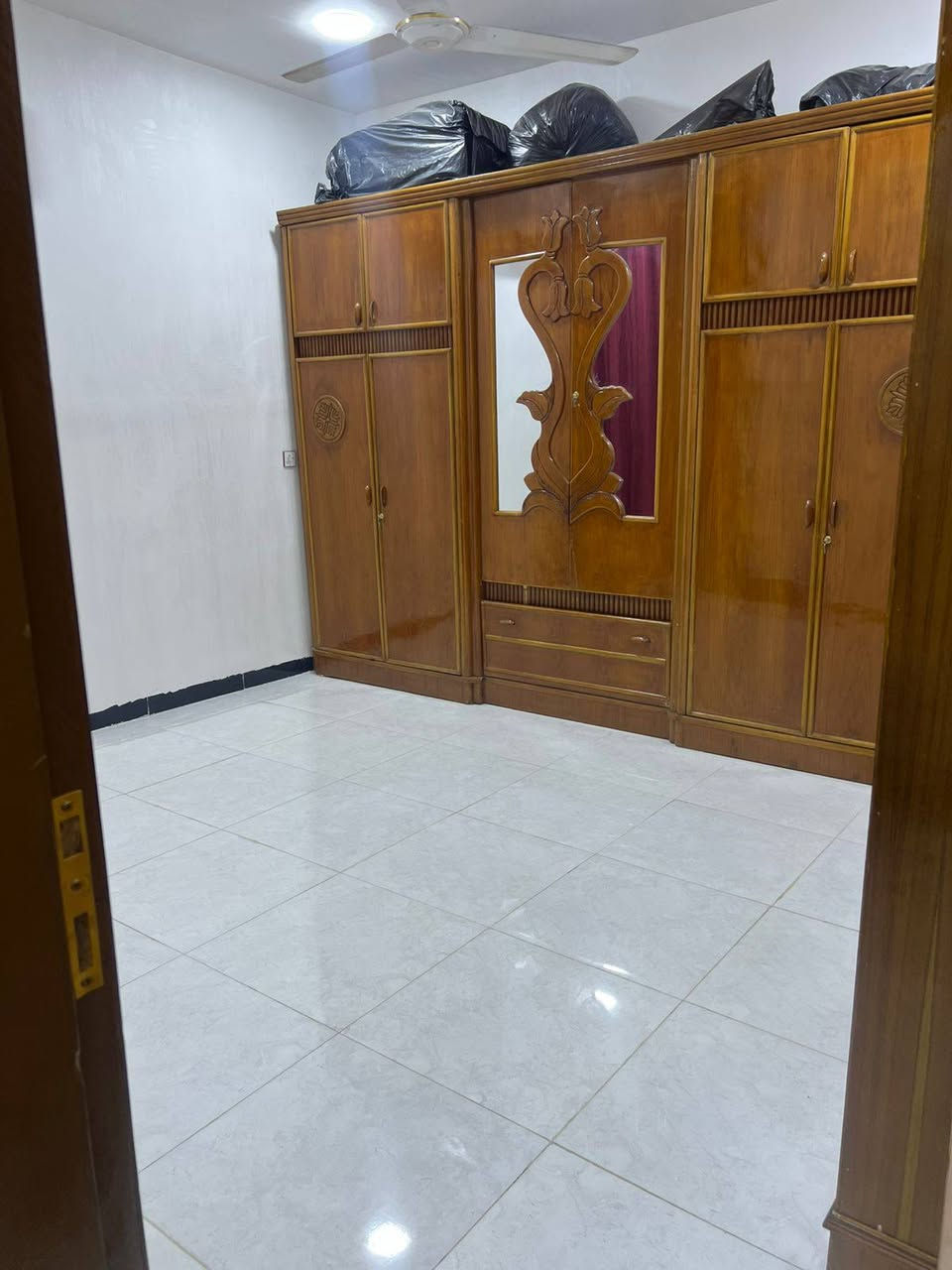 🏡 فرصة مميزة للبيع – دار سكنية حديثة 🏡

📍 الموقع: وردية سيف سعد – شارع 30
📏 المساحة: 100 متر مربع
📜 السند: طابو زراعي (سند 25)
👤 العقار باسم الشخص مباشرة

✨ مميزات العقار:
✅ بناء حديث
✅ موقع سكني هادئ ومخدوم
✅ قريب من الشارع الرئيسي والخدمات
✅ مناسب للسكن العائلي والاستثمار

🏢 للاستفسار والتواصل:
مكتب القيسي للاستثمار العقاري

📲  حيدر القيسي: ***********
📲  ثائر القيسي: ***********

✨ اغتنم فرصة امتلاك دار حديثة بموقع مميز وسعر مناسب.
