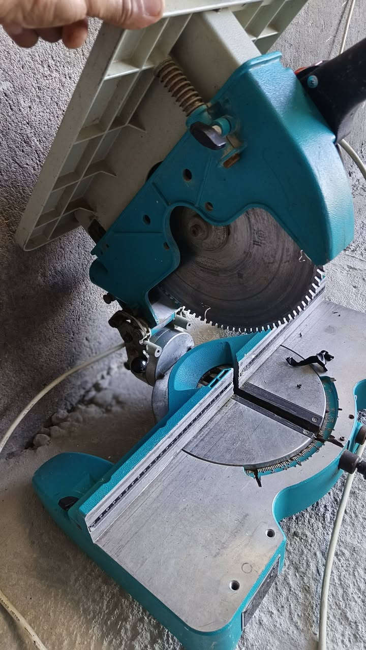 السلام عليكم ورحمة الله
كتر المز للبيع مستعمل كما 
موجود في الصور 
مكاني السماوه 
***********
