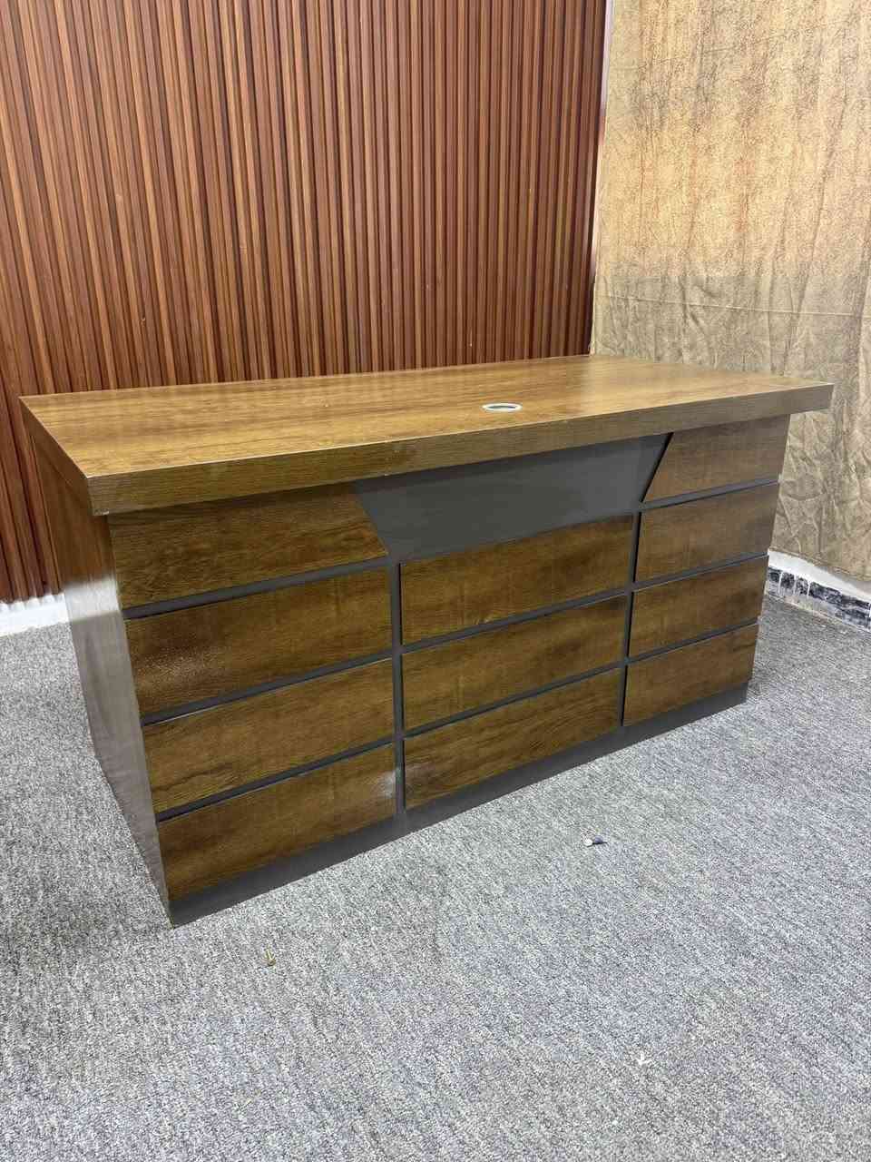 للبيع 
مكتبة سعر القطعه 60 الف 
الميز سعر الواحد 100 الف


**إذا كنت صاحب هذا الإعلان وتريد حذفه لأي سبب، رجاءا أرسل رسالة إلى الدعم الفني**