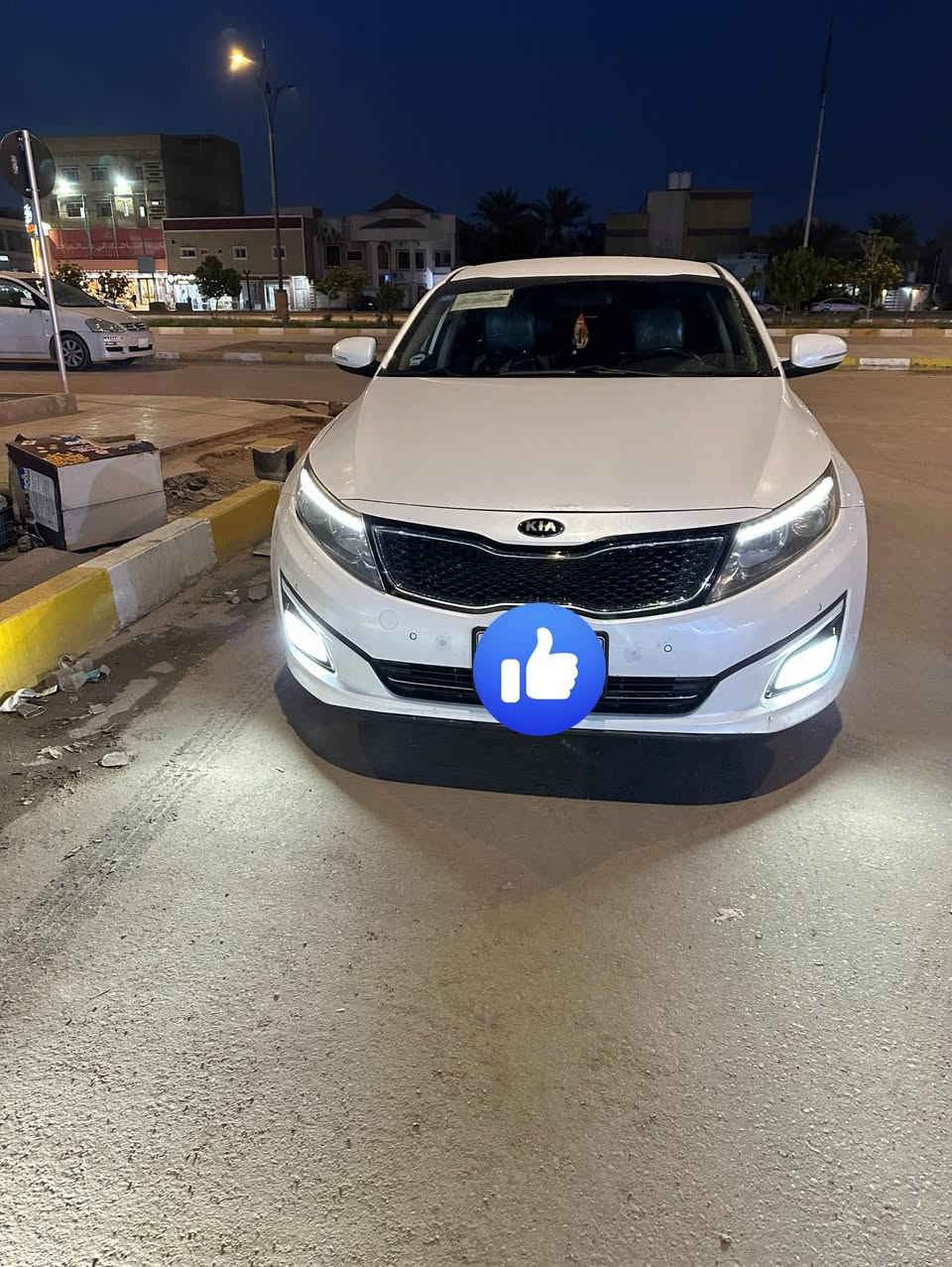 كيا اوبتيما 2015رقم بصره دولي خليجيه وباسمي مكينه 2000طخم تاير جديد ماشيه 140السياره مكفوله من الصبغ والظربه والبادره 
ماعدا تبديل باب الخلفي جهت السايق ابيض صدفي بلون السياره مال الوكاله خليجي شرط مابين سياره فول موصفات ماعدا البصمه  السعر 155
واذا اكو مراوس بسوناتا خليجه 
(14او 15) المهم خليجيه

‭0782 716 5496‬ناصريه مركز
