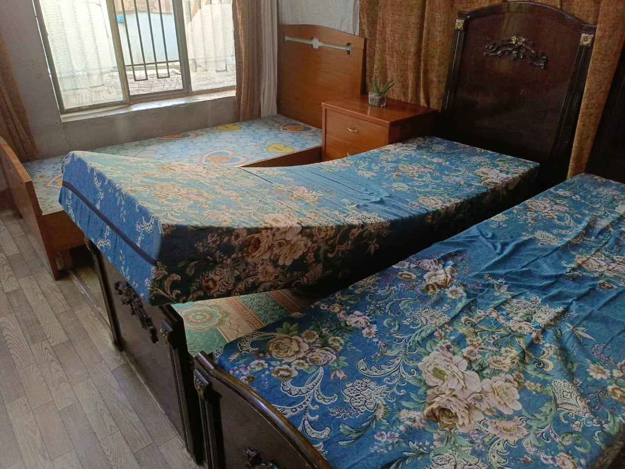 السلام عليكم.. كنتور 3 ابواب ملحق السعر 175........
جرابي نفر عدد3 مع دوشك ظغط عالي السرير 110.
للاستفسار خاص او التواصل عالرقم ***********. فلوجه حي المعلمين..
