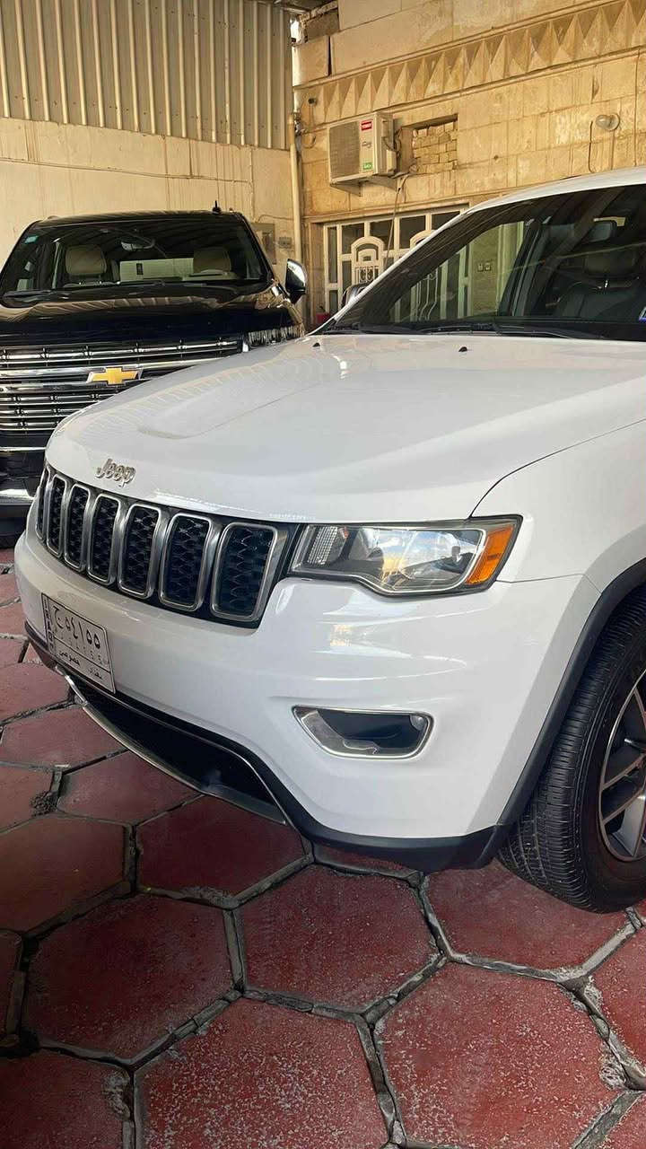 جيب كراند شيروكي ✅
جدييده السياره ✅

المــواصــفـات

1-جيب موديل2020 لمتدد  

2-رقم بغداد هزة وتحويل ثاني يوم 

3-انضمة قيادة .sport. eco. smart 

4-دمام مال شركة +16سماعة

5-كشنات تدفئة  

6-ستيرن تدفئة 

7-صندوق كهربائي 

8-تشغيل عن بعد

9تبريد قطعتين

10-رادارات جانبي   🛜

11-شفتات قيادة

12-فتحة سلايت

13-حساسات أمامي خلفي 

14-قيادة ذكية

15-شاشة أمامية

16-توقف ذات

‏  17-Auto hold

‏18-v6/ 3600

سياره جاهزة للاخير بدون اي نقص

حادثه جاملغ خلفي وباب  

صور الحادث مرفوقة بلمنشور 

ماشيه 109,000 ميل 
 بدون ايرباك ثلاث قطع 

للاستفسار *********** الرقم بس واتساب 

***********وهذا اتصال 

السعر 235 وبيه مجال 

مكانه بغداد
