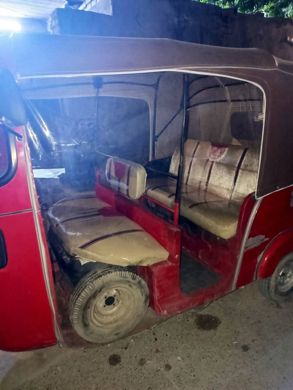 السلام عليكم تكتك موديل 18 بشهر 11 أوراق كامله تاخذهه كبل تنكر سويج و تطلع للشغل مكينه مجفته جديد مكاني بغداد الكماليه شراي اتصل ***********
