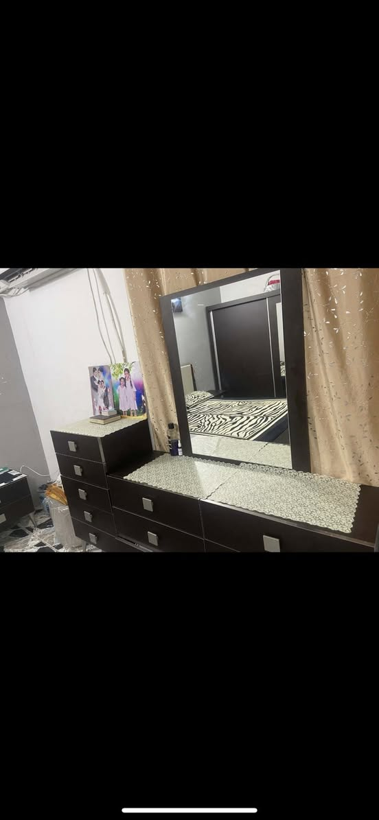 سلام عليكم غرفه نوم تركيا مودرن من شركه Idol صارلي شهرين من مآخذه  يعني جديده مكاني شارع حيفا سعر مليون و350 ***********
