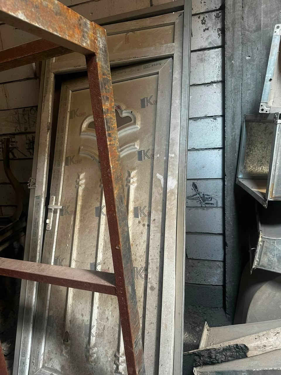 بيبان جدد بس تراب عليهم العداد 4 مكاني بصره وباقي الغراض هم البيع مكاني بصره ***********
