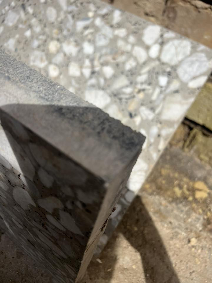 السلام عليكم ورحمة الله وبركاته 🌹  

🔥 عرض مميز 🔥  
كاشي للبيع بمساحة ٤٠ متر، نوعية ممتازة وجودة عالية ✨  
مناسب للبناء أو الترميم ويضيف لمسة جمالية جميلة للمكان 🏡  

📍 الموقع: كربلاء – طويريج  

 
✔️ السعر مناسب وقابل للنقاش  
✔️ جاهز للتسليم فوراً  

📍 لا تفوّت الفرصة  

📞 للتواصل واتساب:  
***********
