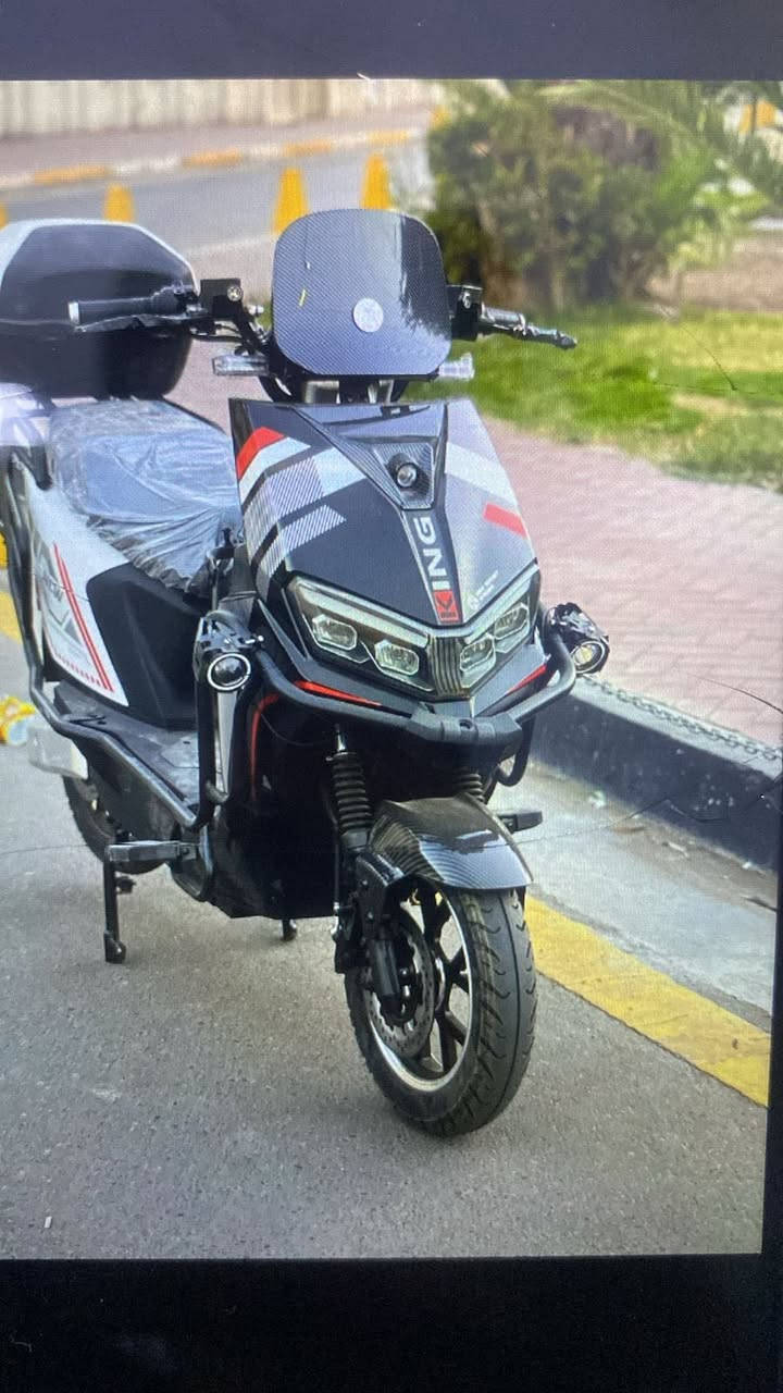 السلام عليكم دراجه شحن البيع كلش نضيفه جديده موديل 2026 بطاريه ليثيوم بصمه سويج فول شاشه سرعه 80 تمشي 75 كيلو متر اشاير لايتات عالي ناصي  بيها وصل ماخذها ب مليون و250 هسه اريدها ب مليون و100 وبيها مجال  للتواصل *********** مكاني بغداد البياع 📍
