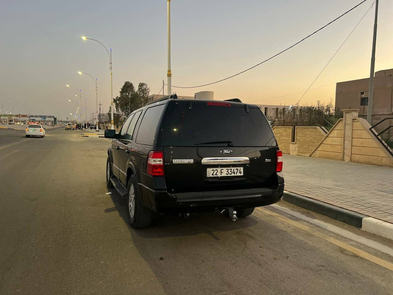 فورد ااكسبديشن خليج13 مكفول
وكاله نيفا رقم أربيل بسمي نكليزي مراوس يرهم 
سبعه راكب 
تبريد مركزي 
كير ومحرك وحداديه بشرط
ممنظومه غاز
محرك 8سلندر 5.4
كشن السايق كهرباء
مثبت سرعه
قاصه ابواب
داخل بيجي
تحكمات ستيرن
شاشه وكاميرا وحساسات
كهرباىيات شغاله كلها.     *********** 
فتحة سقف ماشيه 130 سعر 165 عنوان ناصريه
