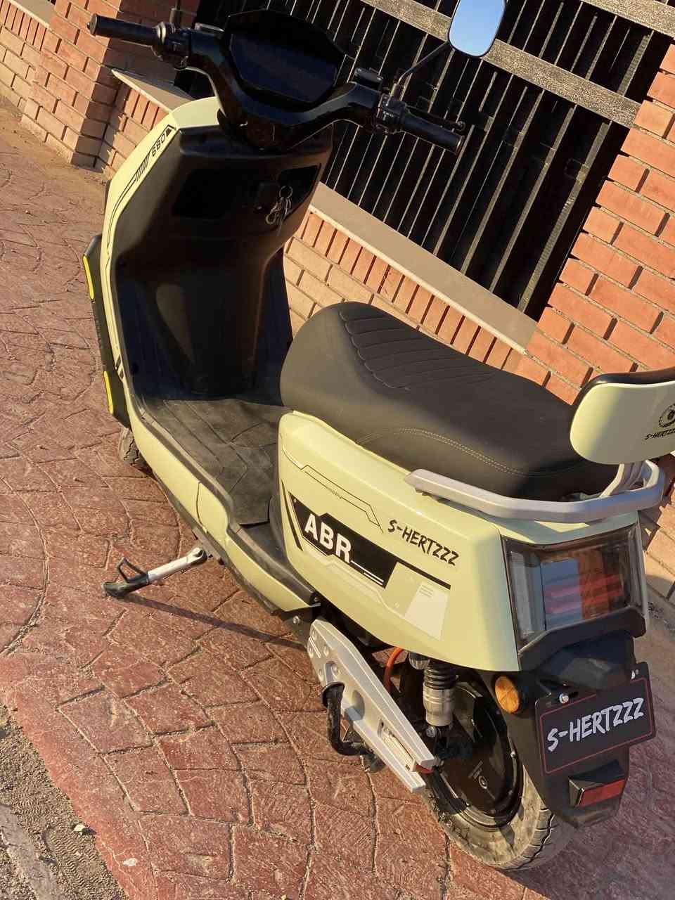 سلام عليكم دراجه شحن لبيع دراجه جديده  سعر ٧٥٠بيه مجال مكان جسر ديالي القديم رقم ***********
