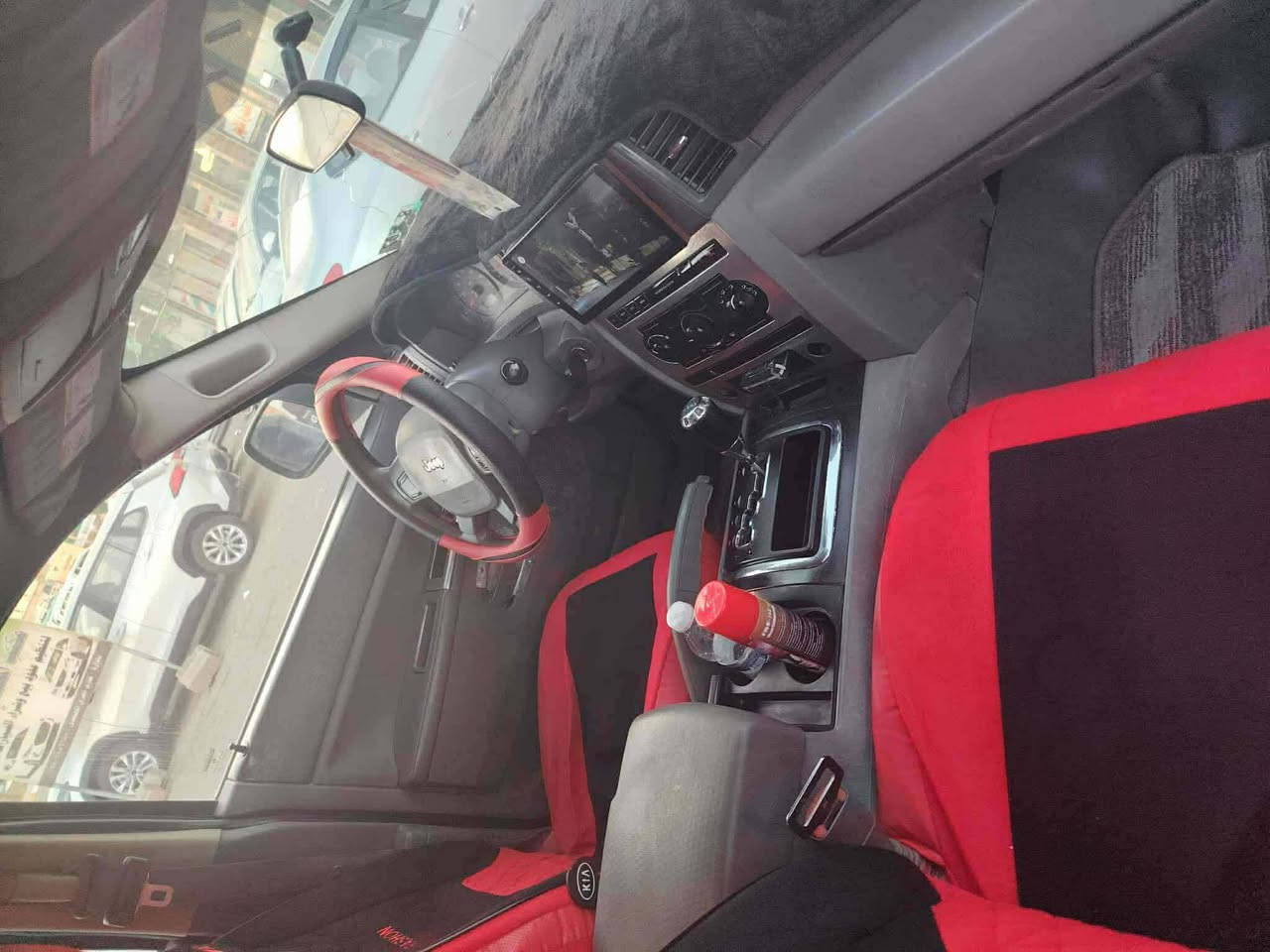 السلام عليكم Jeepشيروكي السياره حلوه وكاعده محرك 3و700 بيع او مراوس للستفسار اتصال  عل رقم ***********
