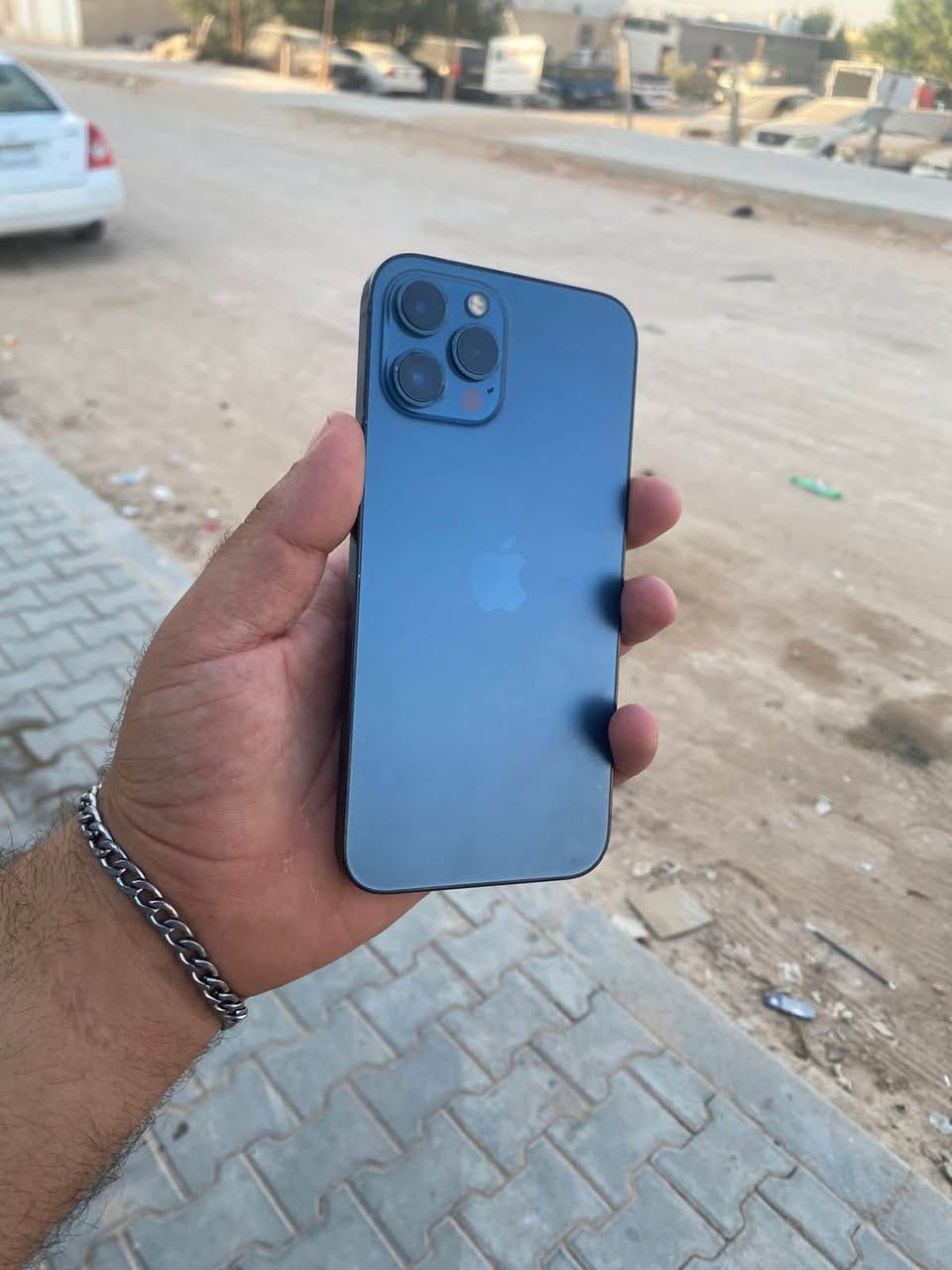 12 برو ماكس بلادي وتر مامفتوح غراضه كامله
بطاريه71 بلاد لا مرفوع ولا ملعوب بيها وشحنه مره بليوم ذاكره 256 بي خط خفيف بكد شعرايه وومبين وانطي بي ضمان مايكبر ويصلحو بليزر سعره375 وبي مجال قليل  مكاني نجف  حي الميلاد رقمي واتساب ***********
