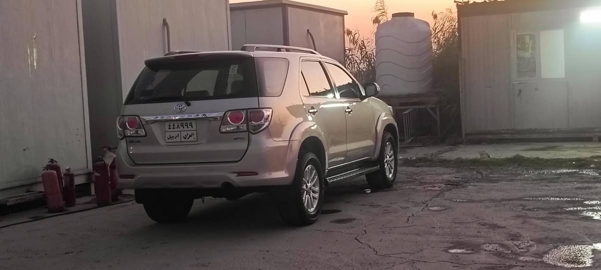 السلام عليكم 
تيوتا فورتشنر موديل 2014 لون ذهبي ٦ سلندر ماشيه 168كم سعر 235 ***********
