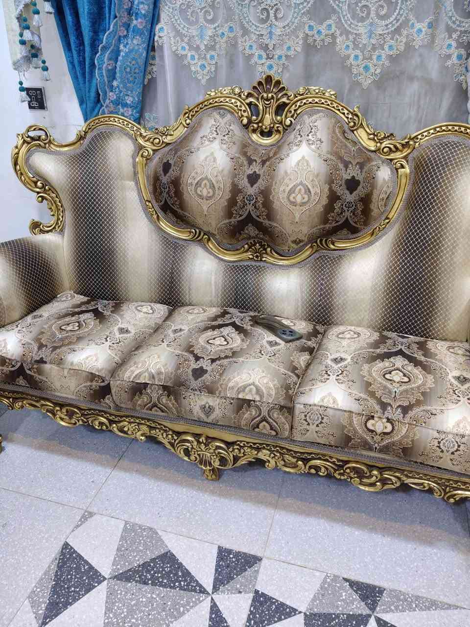 تخم ملكي عشرهومقاعد وميز طعام سيت نفس موديل مليون ونص  وبي مجال قليل


**إذا كنت صاحب هذا الإعلان وتريد حذفه لأي سبب، رجاءا أرسل رسالة إلى الدعم الفني**