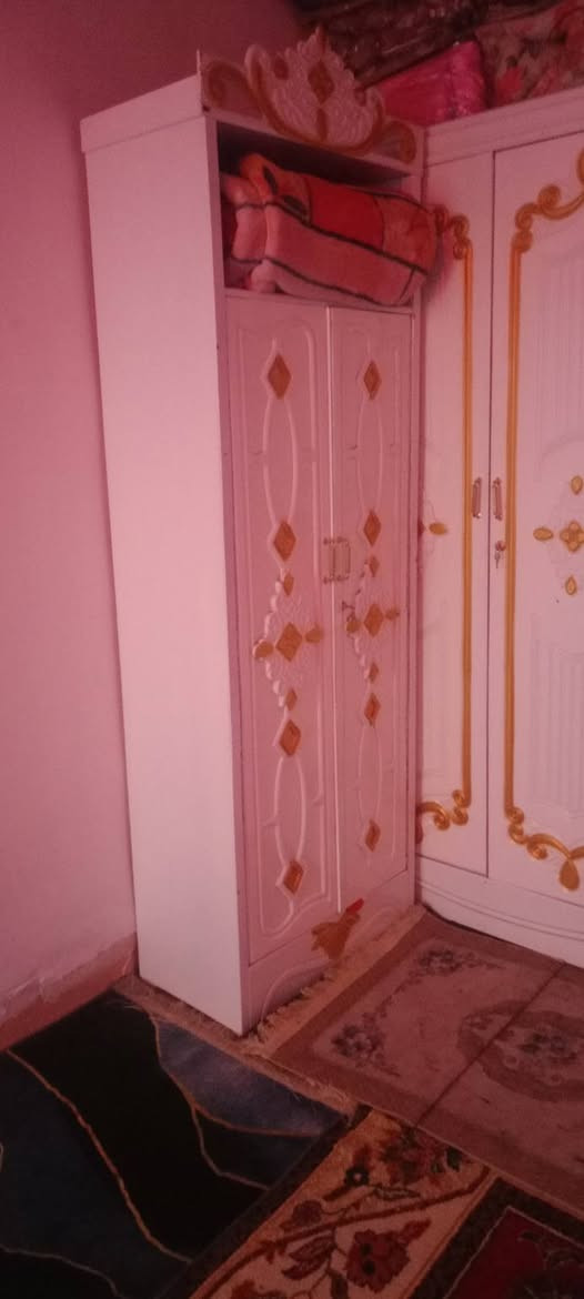 سلام عليكم غرفه نوم للبيع جديده صارلها 20يوم من شديتها  بعدهي بچيس مكاني كوت  للاستفسار الاتصال  *********** 
واتساب ***********
