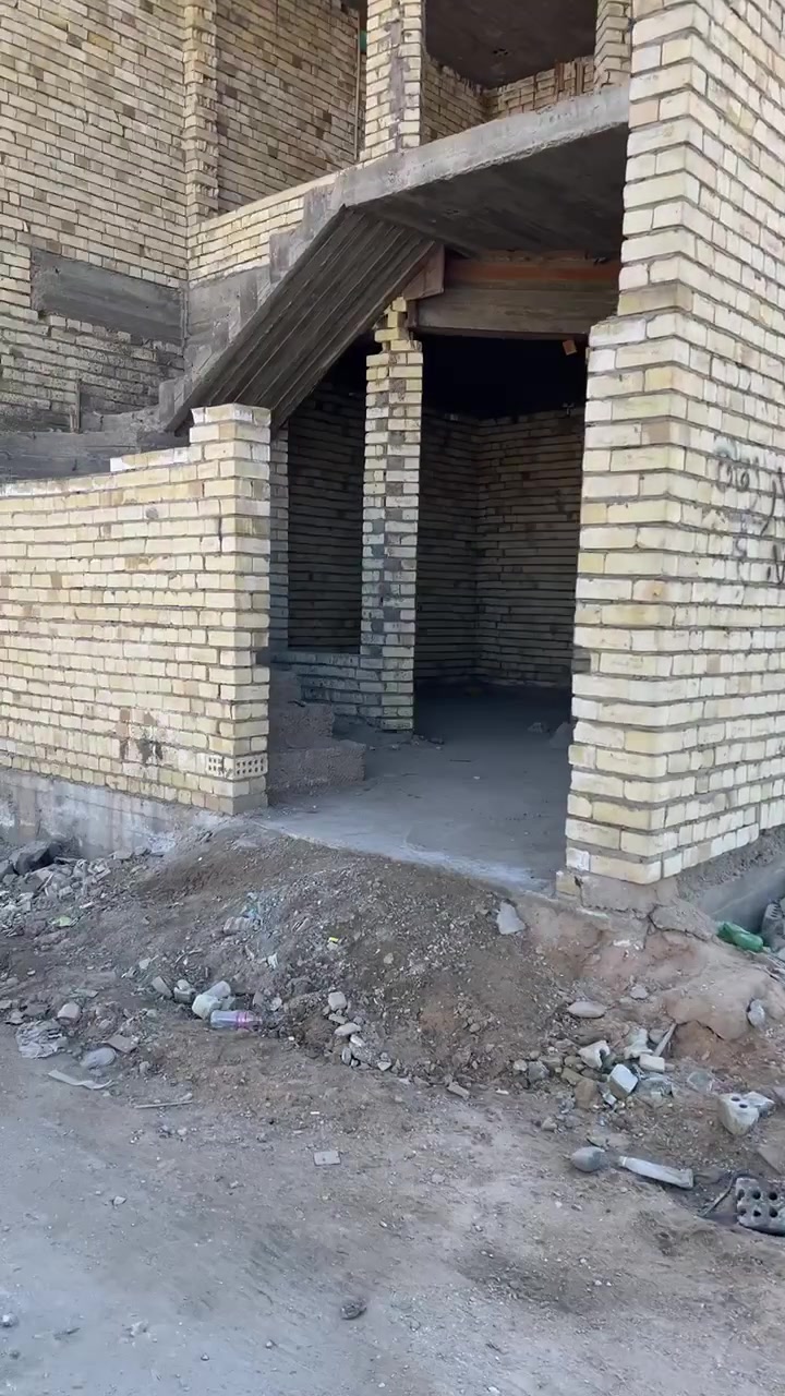 سلام عليكم للبيع بيت هيكل الموقع سلطان ثالث ثاني شارع بصف اركن من جهت مشروع بهيه لاستفسار ***********
