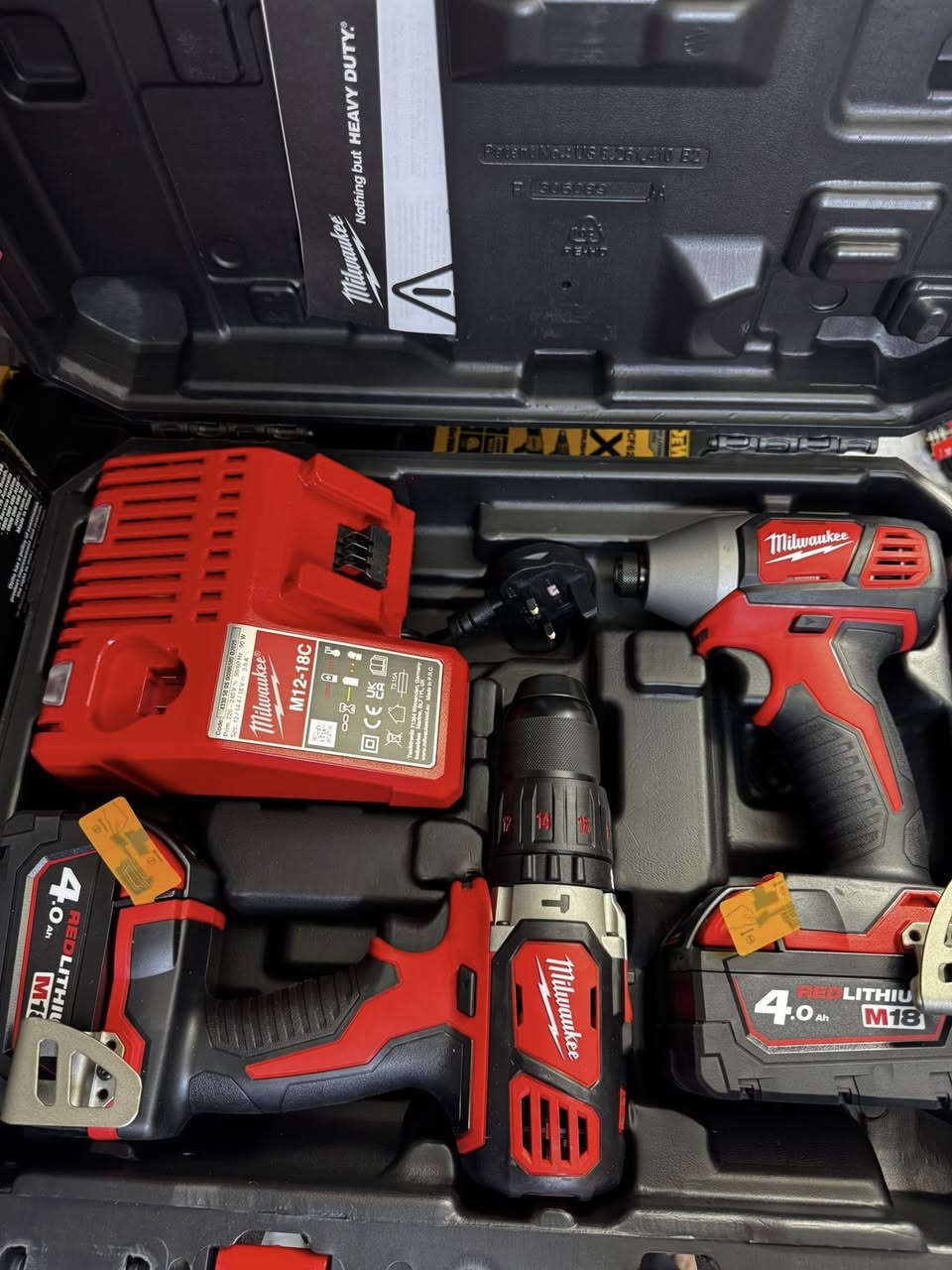 سلام عليكم اخوان 
كت ملواكي اصلي(فحمه ) جديد لوك كامل بطاريات 4 امبير 
توصيل متوفر 
*********** واتساب
