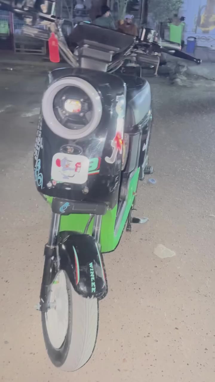 للبيع دراجه جديده بطاريات جدد دراجه نضيفه كهربائيات كلها شغاله كلوب واحد ما عاطل بيها ب٥٠٠ وبيها مجال 
رقم ‭٠٧٨٩ ١٨١ ٨٩١٤‬
