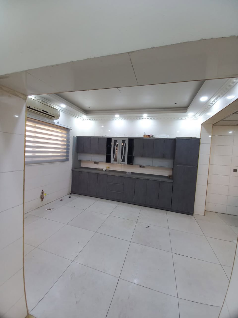 بسم الله الرحمن الرحيم 

 بيت للايجار طابقين مجمع الفلوجه سيتي السكني قرب جامعة السراج
يحتوي على 6غرف نوم 
صاله عدد 2 
مطبخ حار وبارد 
استقبال وهول 
كراج حديقه 
سعر الايجار 650 الف وبي مجال بيت نظيف جداً وجاهز من كل شي مثل ما موجود بالصور 

للاستفسار :

***********

***********
