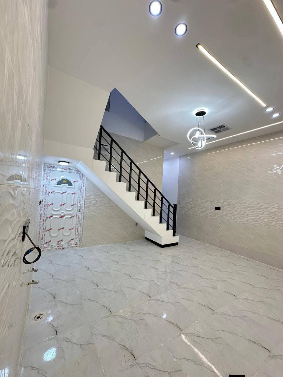 #دار_للبيع طابو صرف المساحة 100م واجهة 5م مقابل حديقه🌲
ــــــــــــــــــــــــــــــــــــــــــــــــــــــ
#العنوان_كركوك حي الأسرى والمفقودين   دور السكك مقابل أقصى مول 
 ــــــــــــــــــــــــــــــــــــــــــــــــــــــــــــــــــــــــــــــــ #طابقين_يحتوي على  غرفة  نوم  مطبخ وهول واستقبال وصحيات درج داخلي   طابق ثاني غرفة نوم وهول صحيات وكراج سياره 💎
 ــــــــــــــــــــــــــــــــــــــــــــــــــــــــــــــــــــــــــــــــــ
#مواصفات_الدار نظام تبريد مركزي نظام كامرات نظام طاقه شمسيه نظام غاز ديكورات مغربي واجهه فلين✅
ــــــــــــــــــــــــــــــــــــــــــــــــــــــــــــــــــــــــــــــــ 
#لمعرفة_السعر علق برقم 1✨

#للاستفسار الاتصال على الرقم التالي***********☎️
ـــــــــــــــــــــــــــــــــــــــــــــــــــــــــــــــــــــــــــــــــــــــــــ
🔨 مقاولات عامة – بناء، ترميم، ديكور 🏗️

هل تبحث عن مكتب موثوق ينفذ شغلك بالجودة والدقة المطلوبة؟
📌 يقدم لك:

مكتب ليان للمقاولات العامه 

بناء وتشطيب من الأساس إلى التسليم 🔑

ترميم وصيانة المباني والفلل 🏠

تصميم وتنفيذ ديكورات عصرية ✨

✅ التزام بالمواعيد
✅ أسعار تنافسية
✅ كوادر هندسية وفنية متخصصة

📞 اتصل بنا الآن أو راسلنا على الخاص للتفاصيل والعروض الخاصة(***********)
