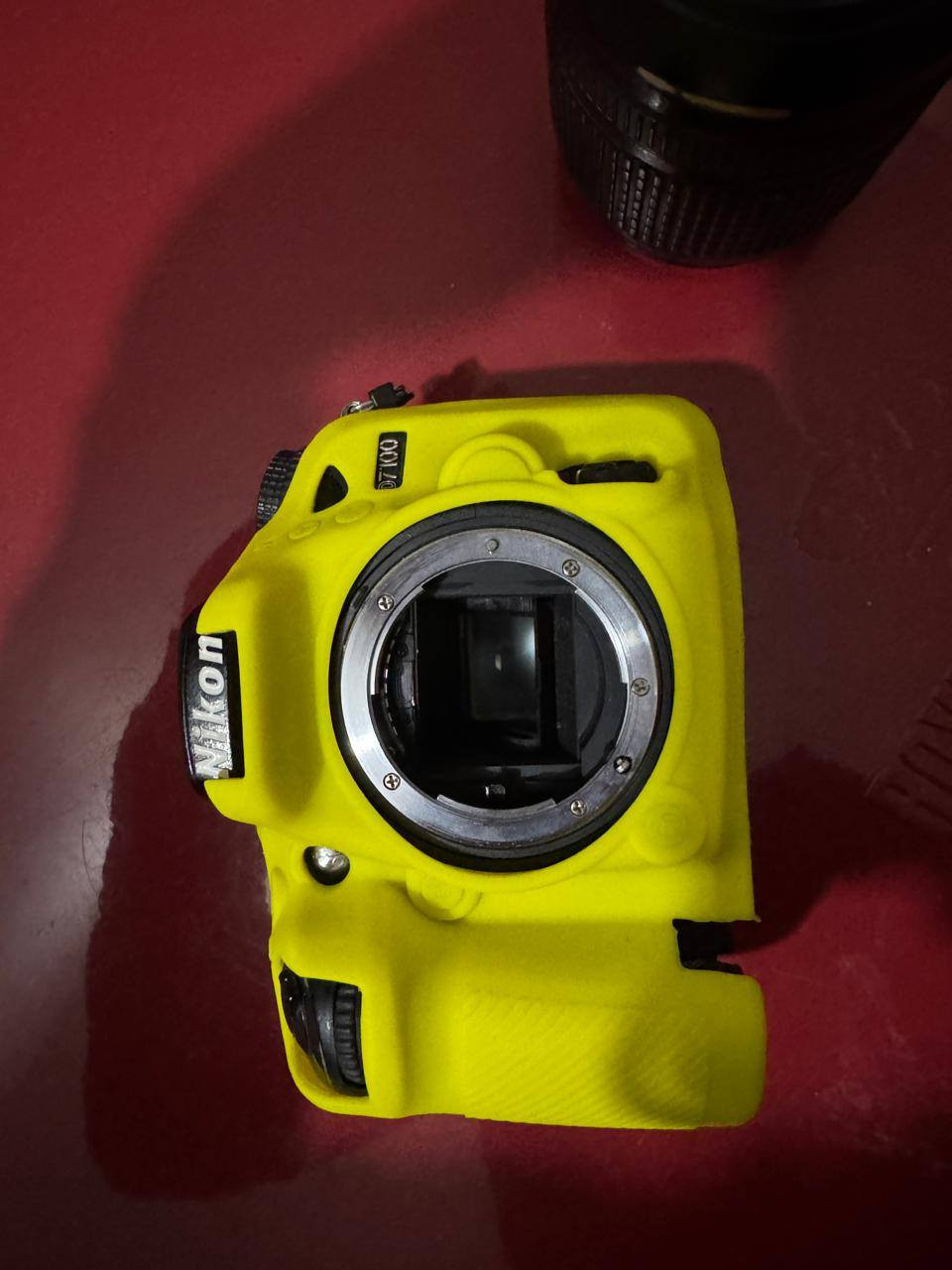 السلام عليكم كامره للبيع 
استخدام قليل كلش ونظيفه
نوع نيكون 7100
رقم الهاتف :***********
السعر عل خاص
