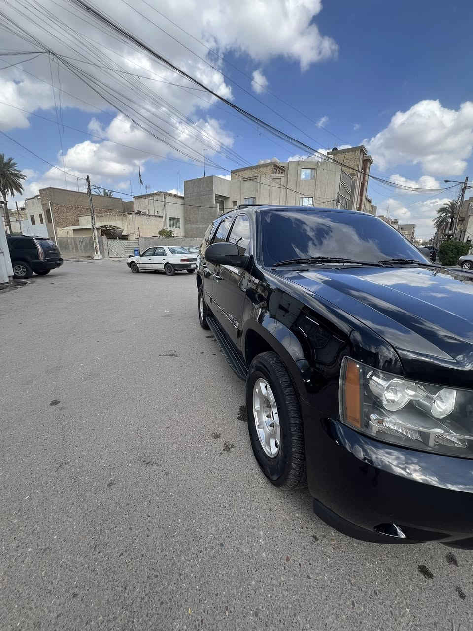 السلام عليكم بيع فقط بدون مراوس 
تاهو ادوات بدون كص كفالة من الكص يعني تكدر ترقمها
موديل ٢٠٠٩ اسود اللون السيارة كاملة مكملة بدون اي نقص السيارة lt تشغيل عن بعد تضليل امريكي اصلي ١٠٠٪؜ 
تخم تاير جديد السيارة كاملة مكملة بدون اي نقص ربع متصرف عليها السعر ٨٥$ وبيها مجال مكان السيارة بغداد 
رقم /***********
