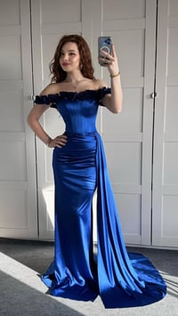 ملابس • إشارة