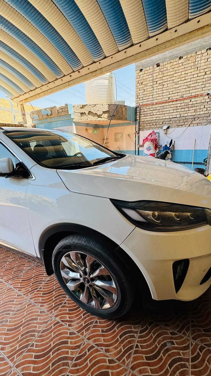 سورنتو 20 خليجي
 رقم قادسيه انكليزي بأسمي
ماشية 110 
محرك 6 سلندر كير 8 نمر 
كشنات كهربائيه جنطه كهربائيه 
سبعه راكب تبريد 3 قطع شاشه كبيره كامرا دواره حساس امامي خلفي دخول ذكي اشارة ترحيب كشنات حار بارد .
السياره مكفوله فقط هاي الطخه الموضحه 
مكان السياره  الشطره 
للاستفسار 
‏‪***********‬‏ الشطره, ذي قار
